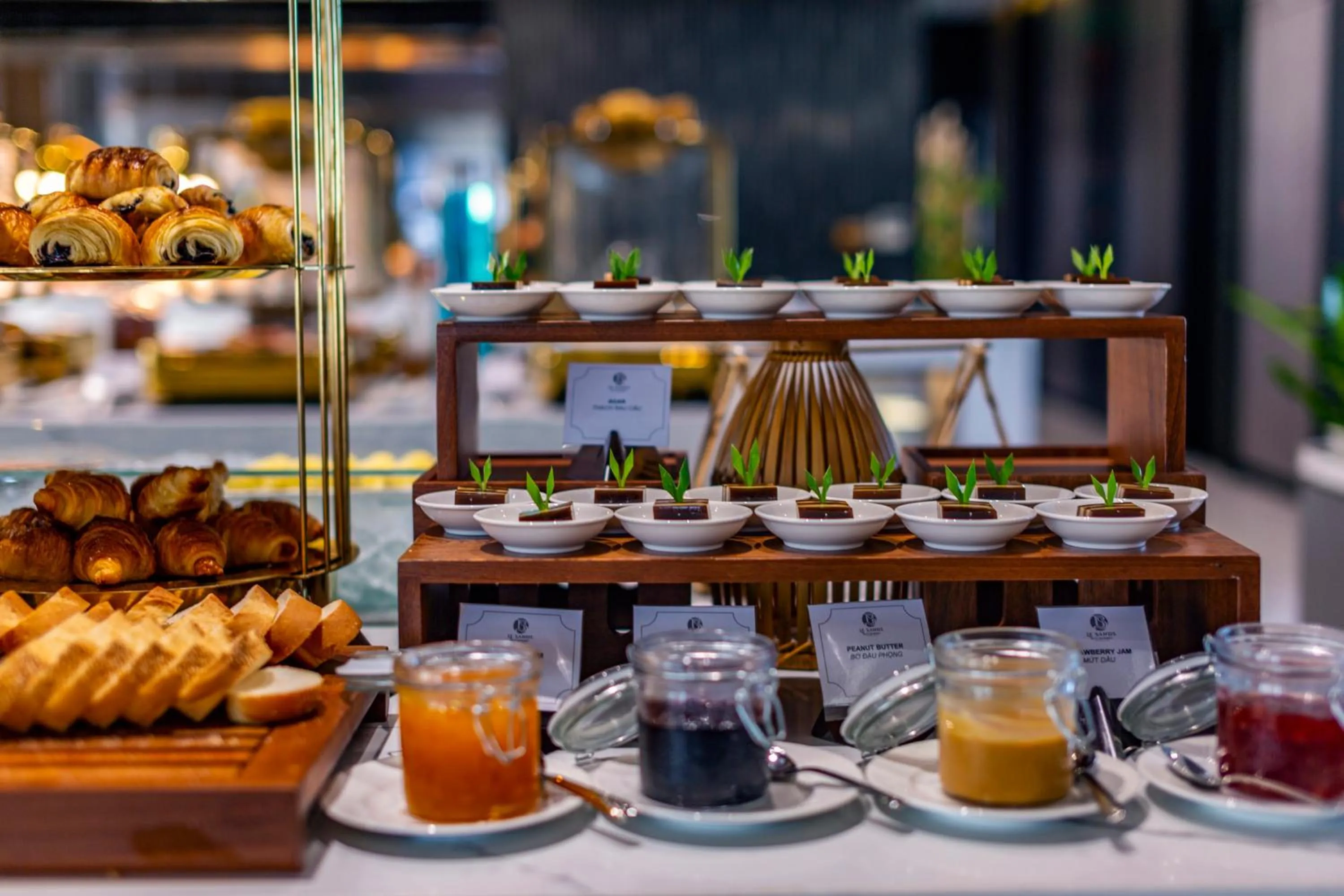 Restaurant/places to eat in Le Sands Oceanfront Danang Hotel