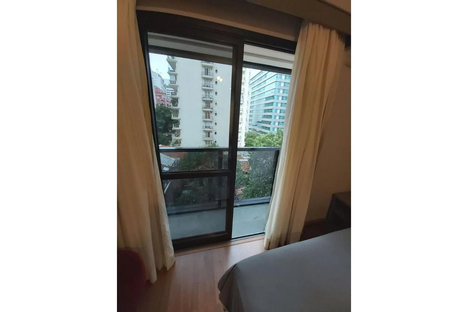 Bed in Elegant Flat Jardins - Garagem, Ar Cod,