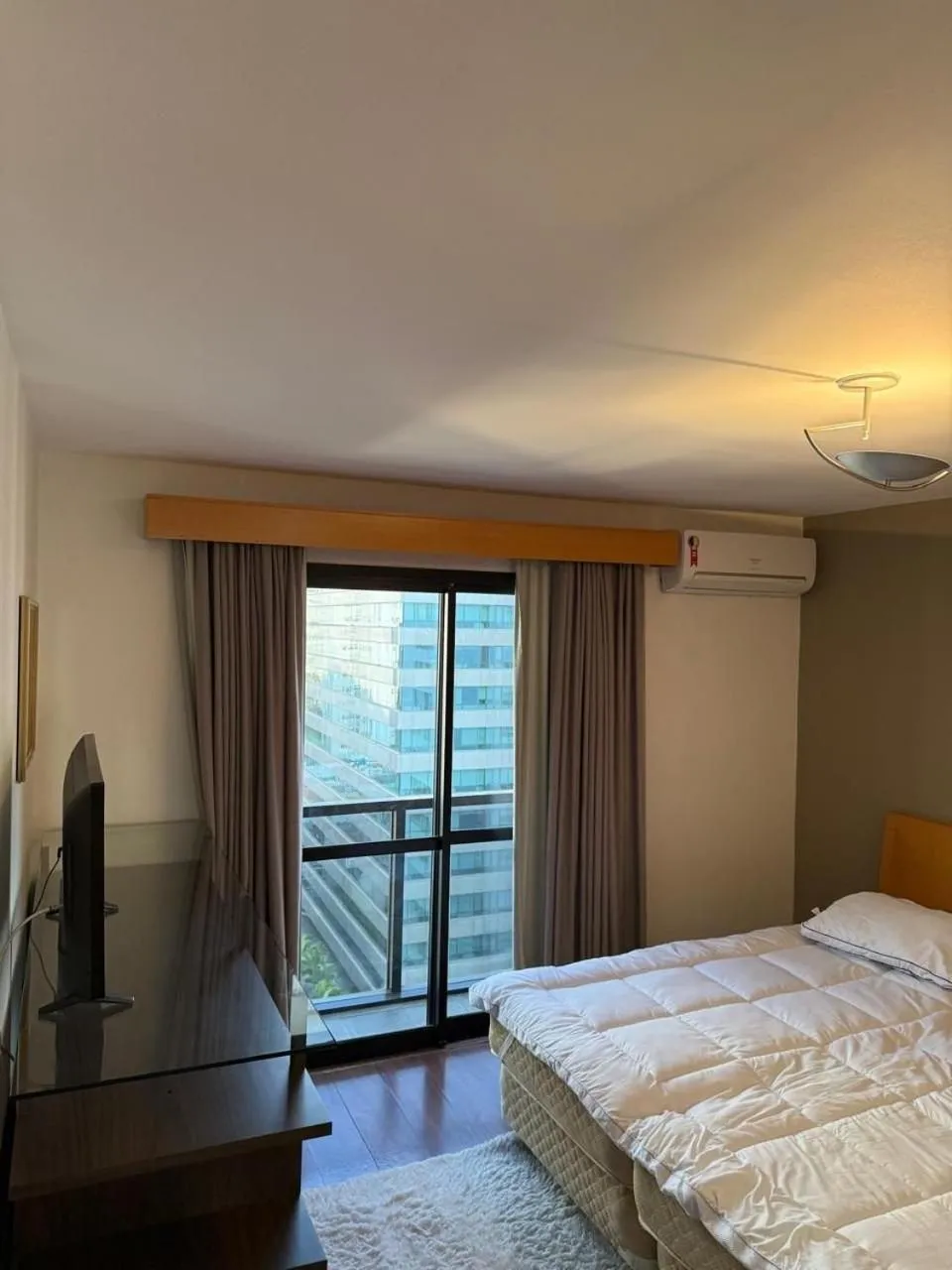 Bed in Elegant Flat Jardins - Garagem, Ar Cod,