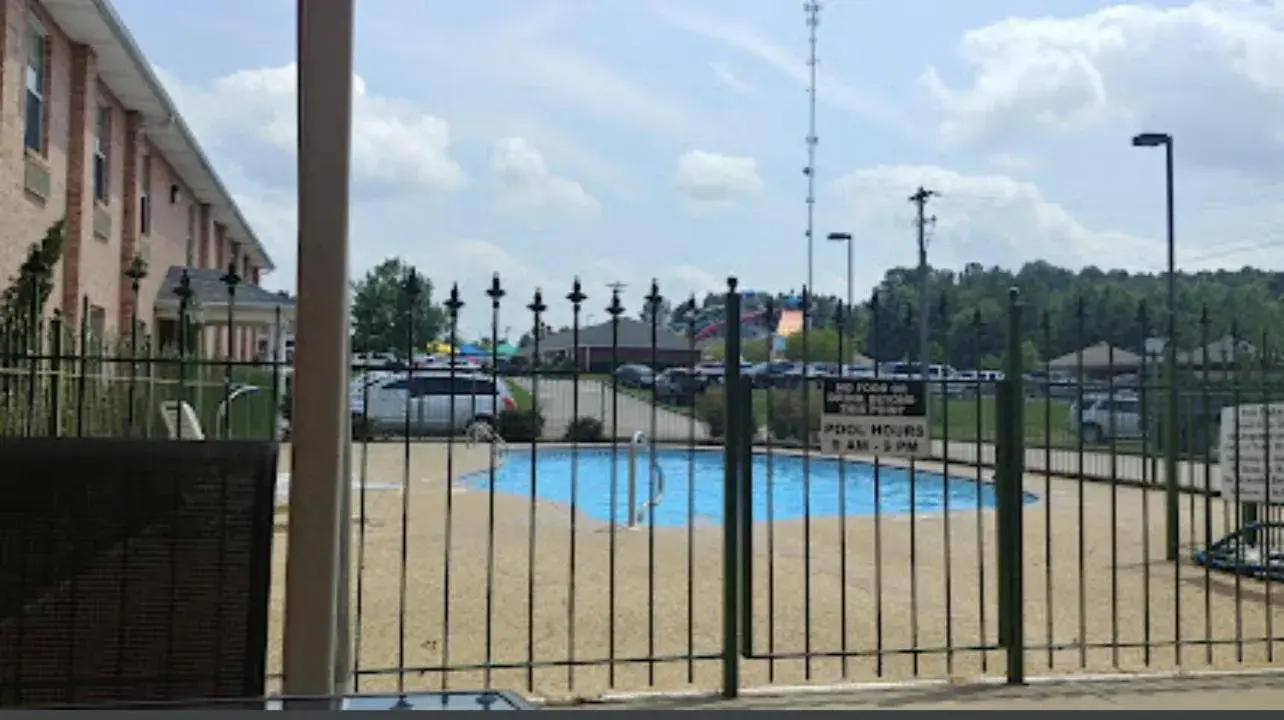 COLLINS INN & SUITES COLLINS INN & SUITES