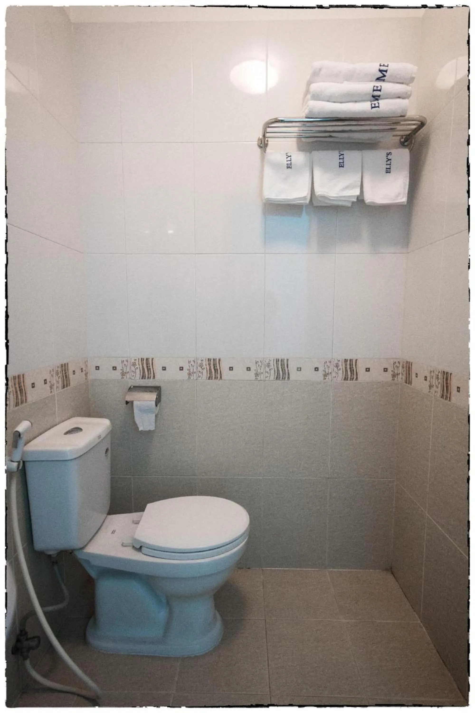 Bathroom in OYO 1168 Elly's Home 2