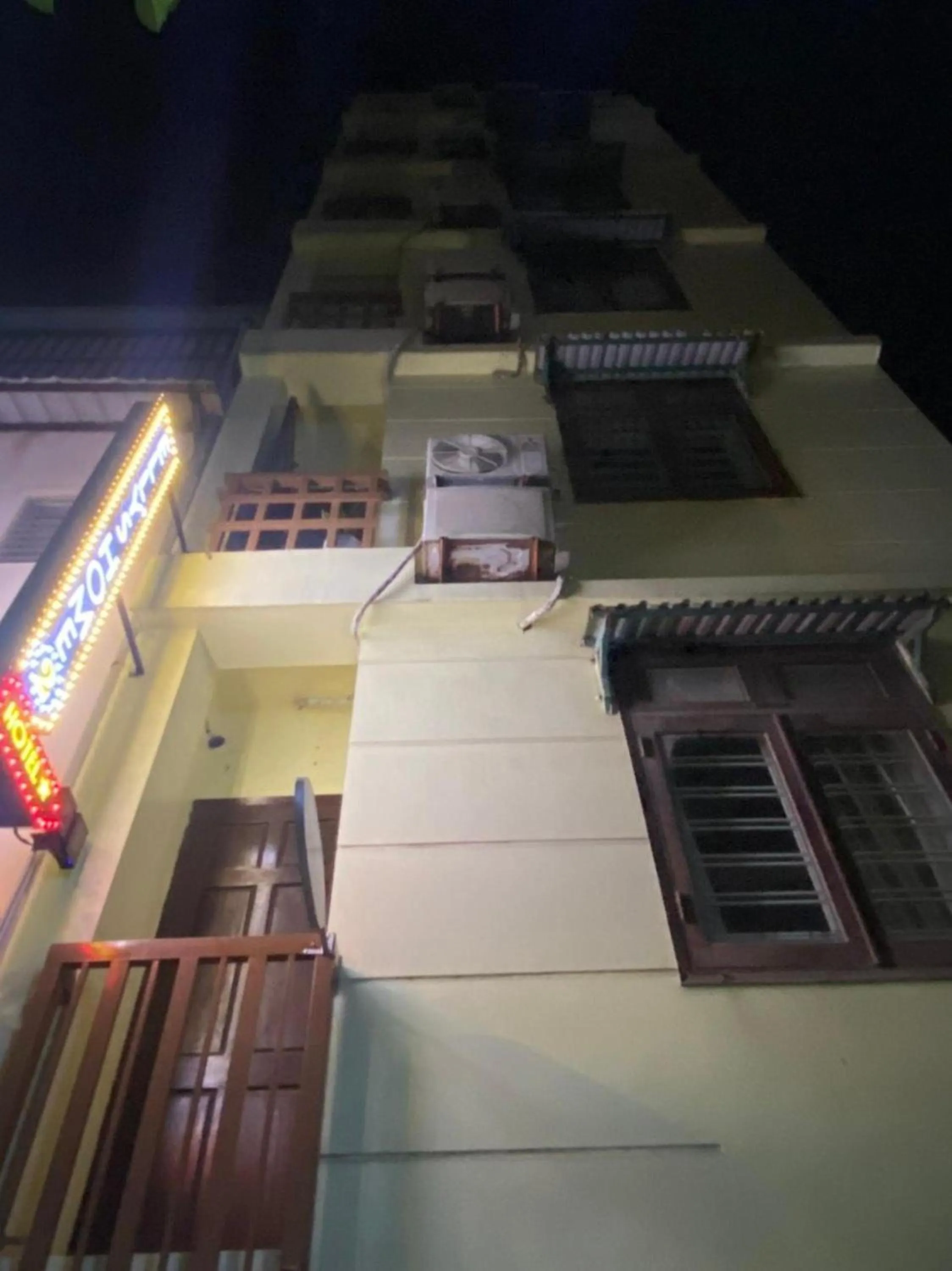 Neighbourhood in OYO 1168 Elly's Home 2