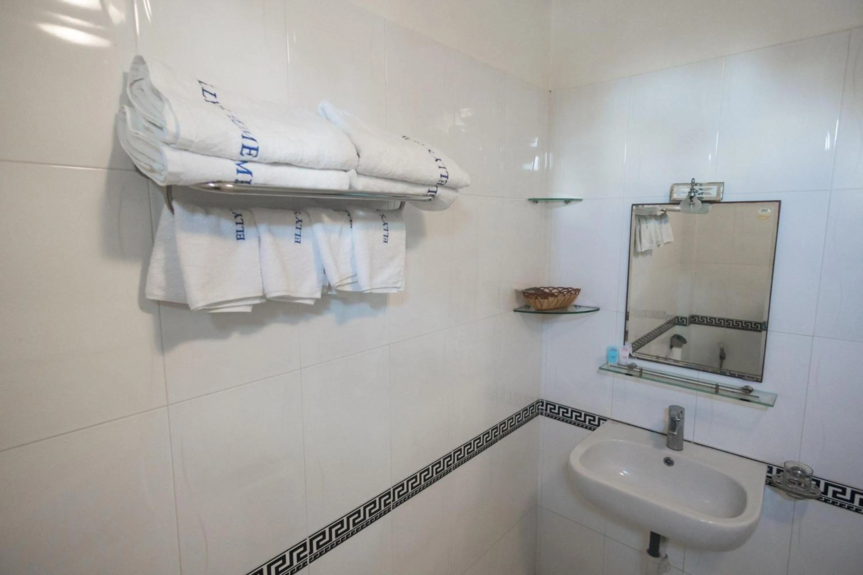 Bathroom in OYO 1168 Elly's Home 2