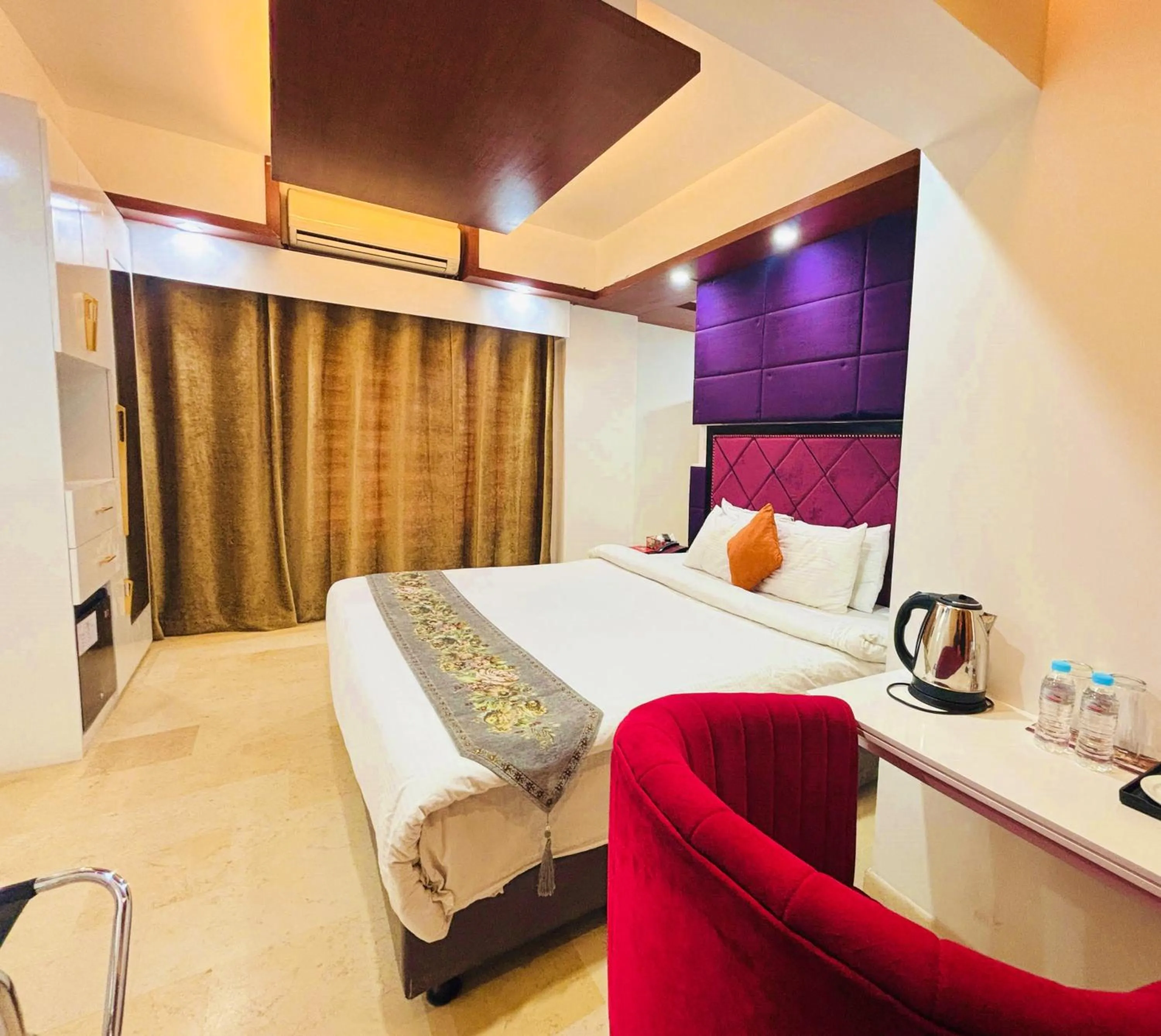 Living room, Bed in The Elite Residence Dhaka