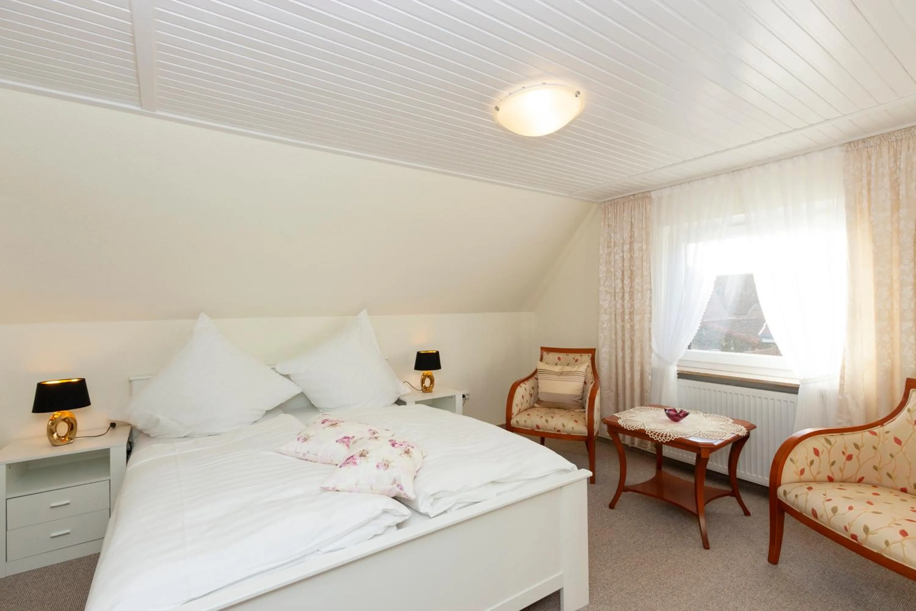 Photo of the whole room, Bed in Hotel garni NordSeerose Greetsiel