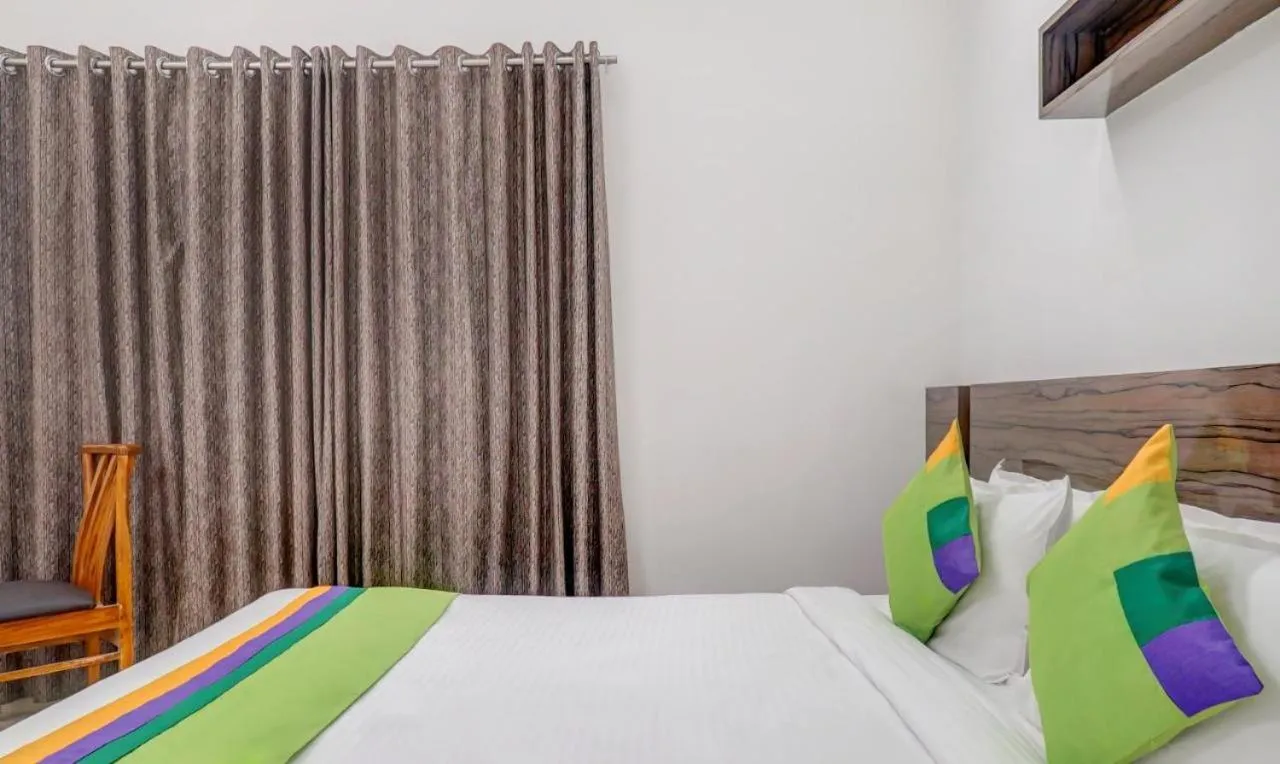 Bed in Hotel Shiva's, Kolhapur