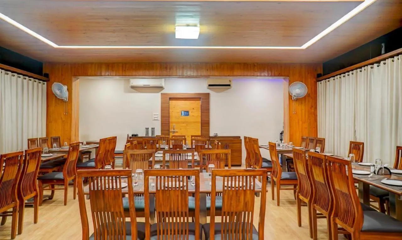 Restaurant/places to eat in Hotel Shiva's, Kolhapur