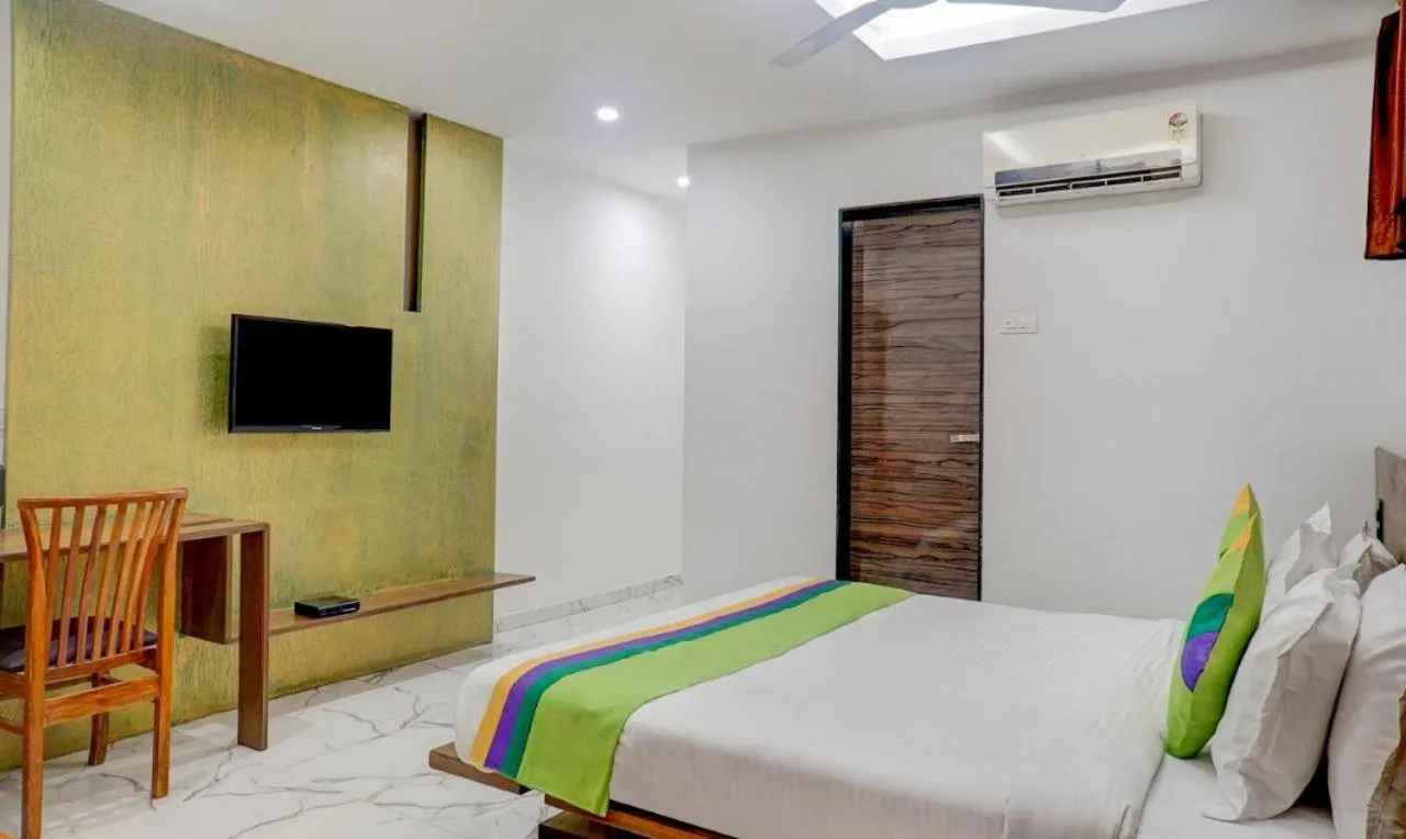 TV and multimedia, Bed in Hotel Shiva's, Kolhapur