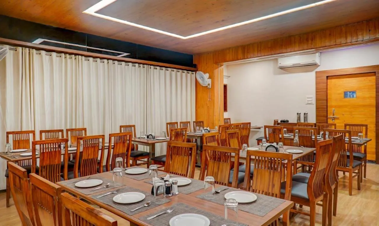 Restaurant/places to eat in Hotel Shiva's, Kolhapur