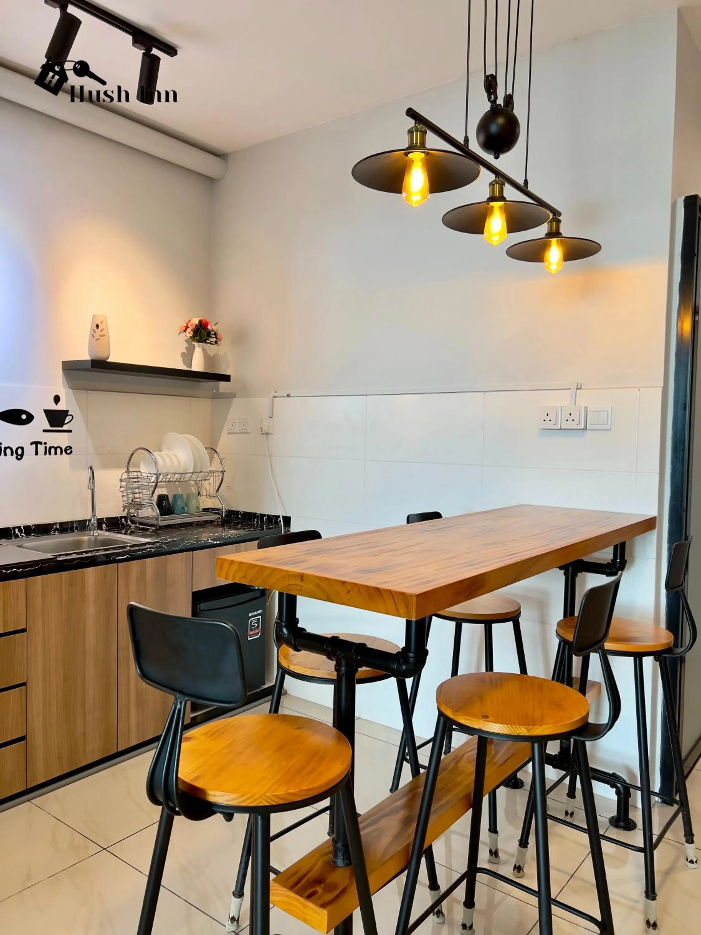 Kitchen or kitchenette in Hush Inn at ITCC Manhattan Suites