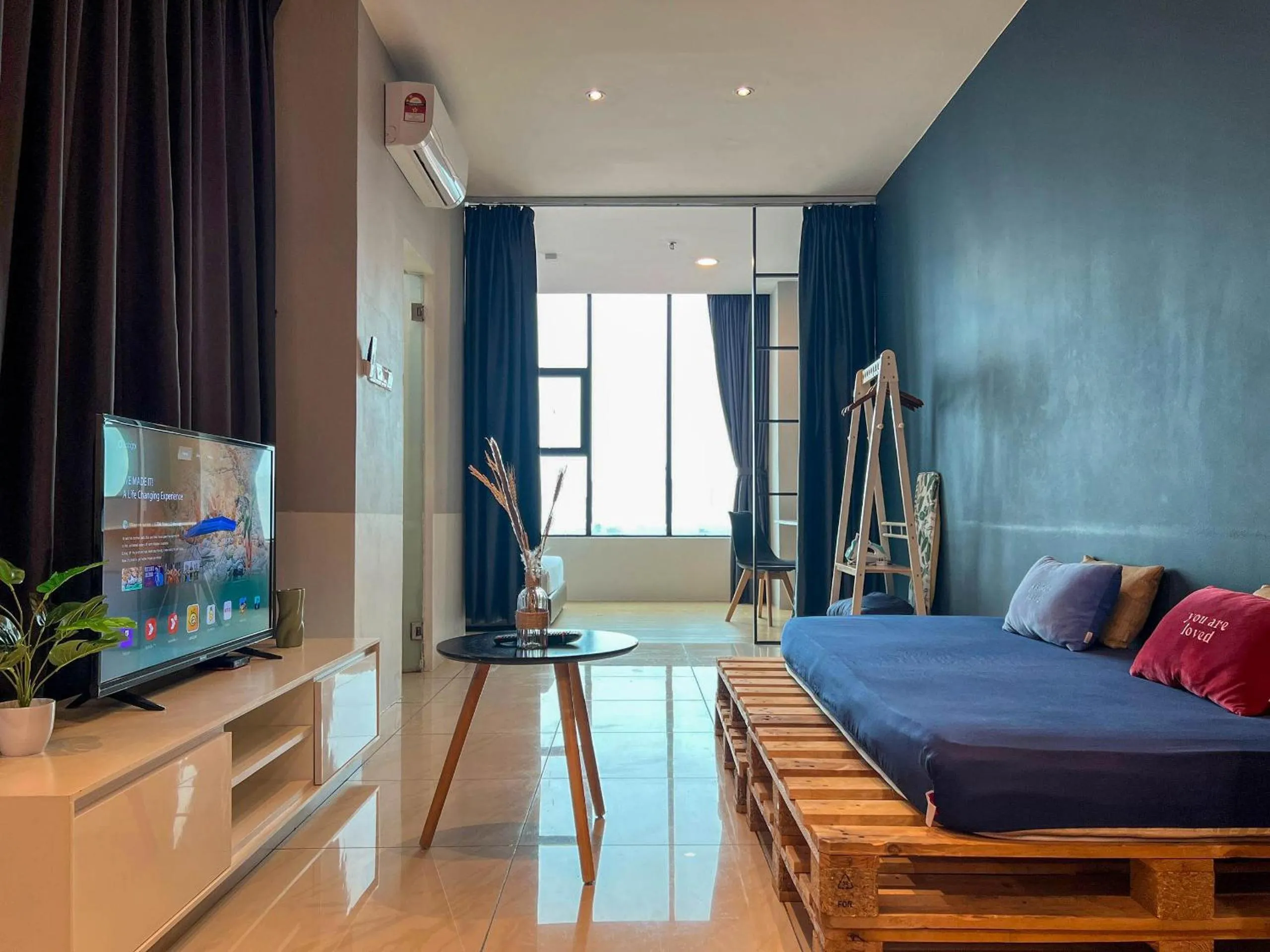 Hush Inn at ITCC Manhattan Suites