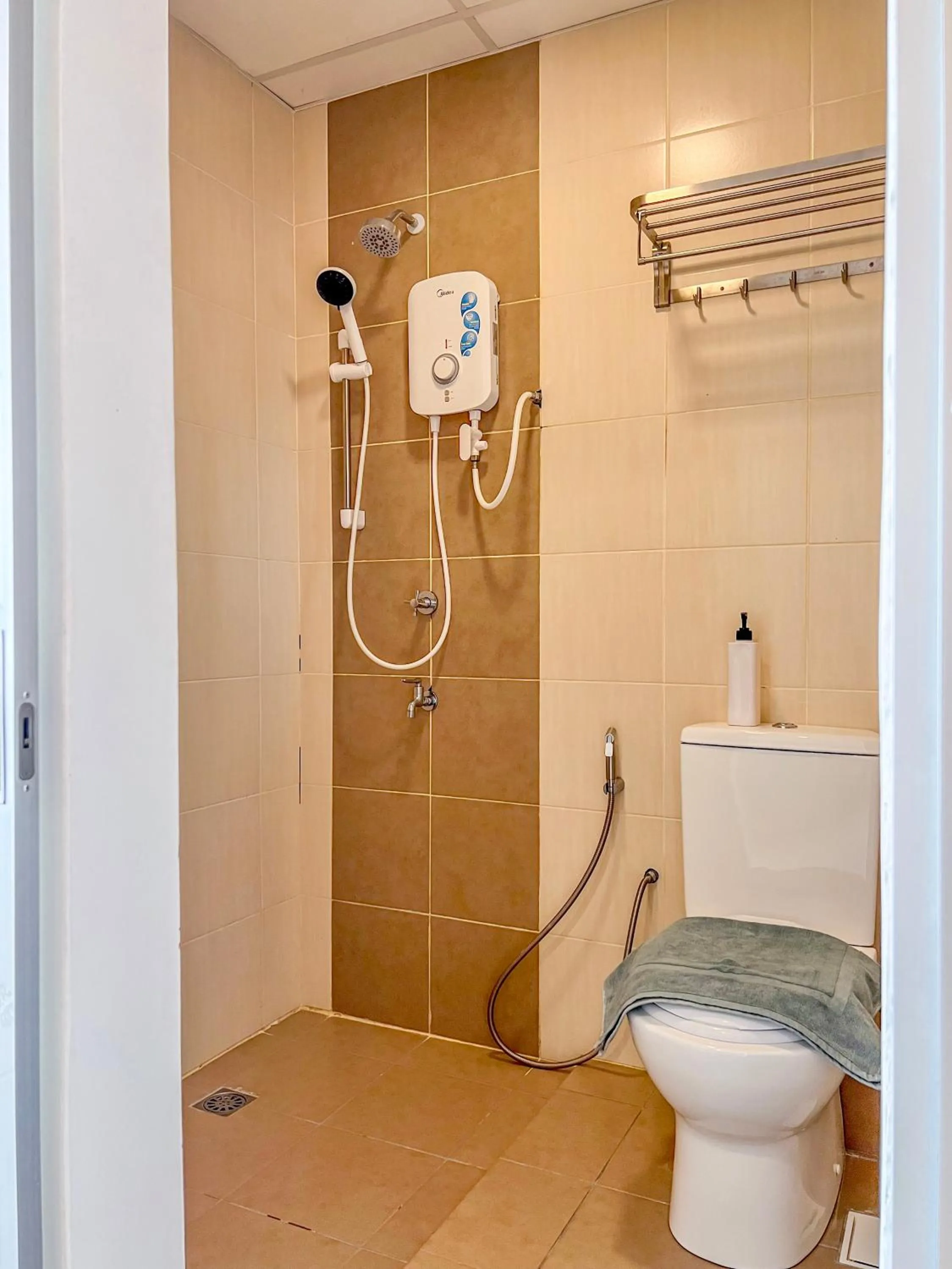 Hush Inn at ITCC Manhattan Suites