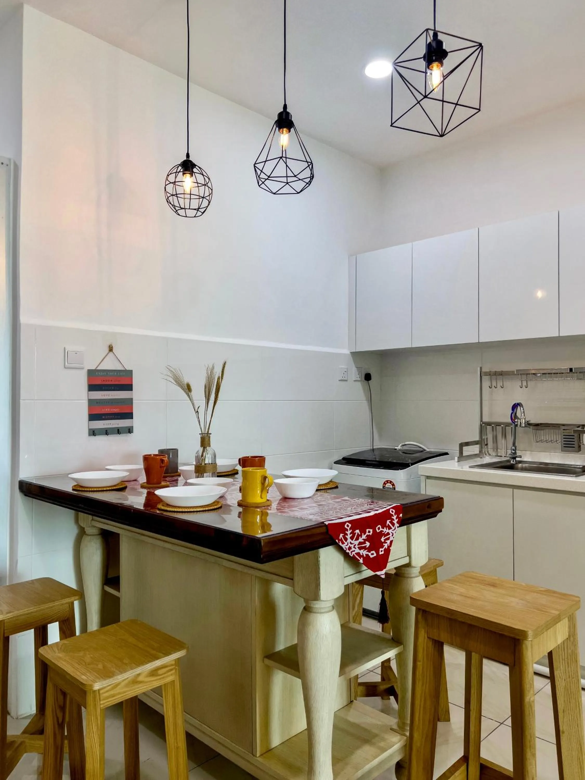 Hush Inn at ITCC Manhattan Suites