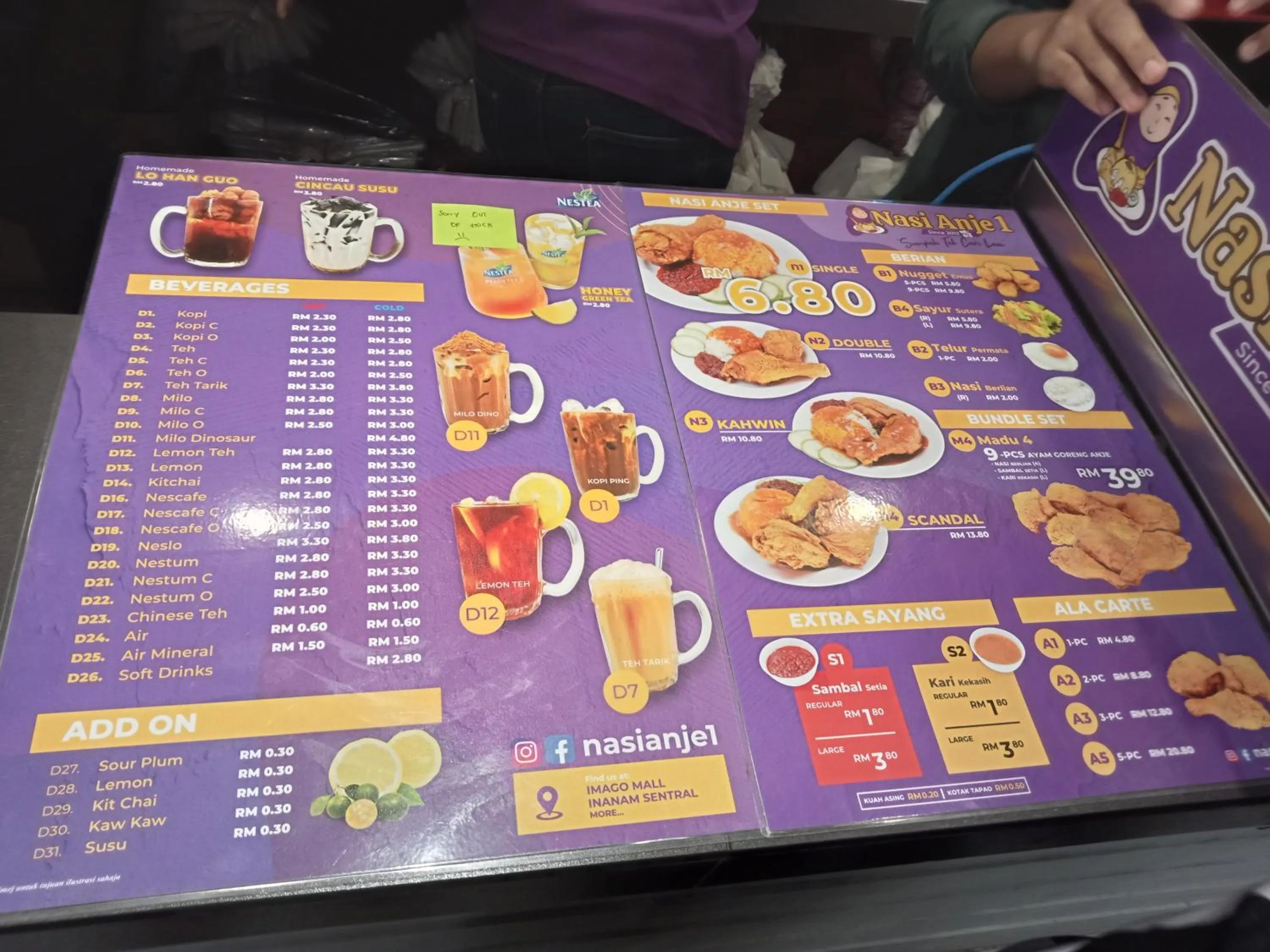 Restaurant/places to eat in Hush Inn at ITCC Manhattan Suites