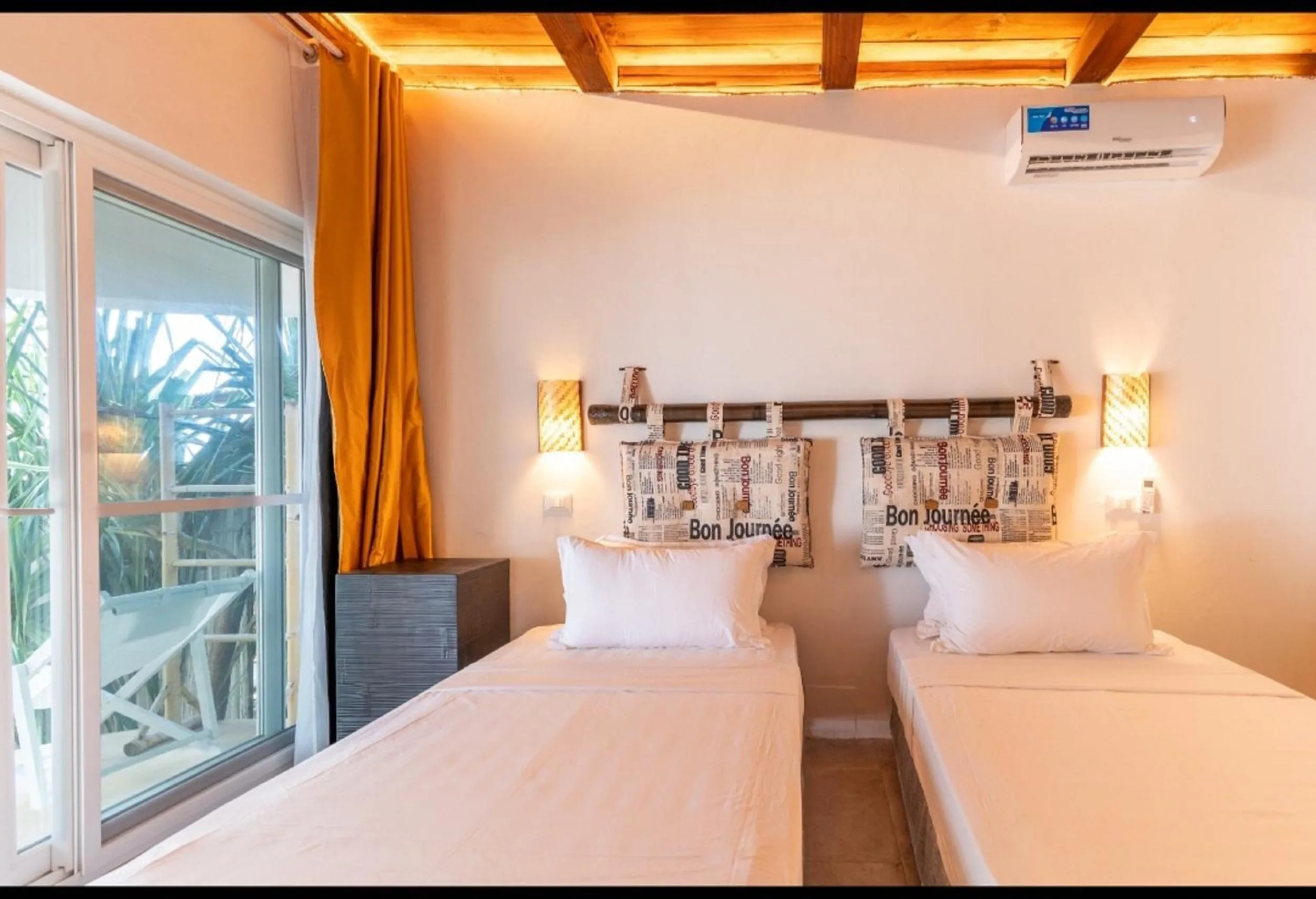 Bedroom, Bed in Coral Rocks Hotel & Restaurant