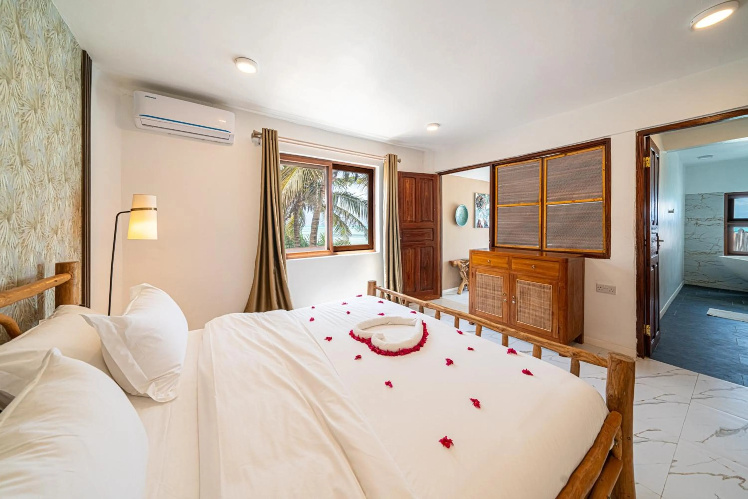 Bedroom, Bed in Coral Rocks Hotel & Restaurant