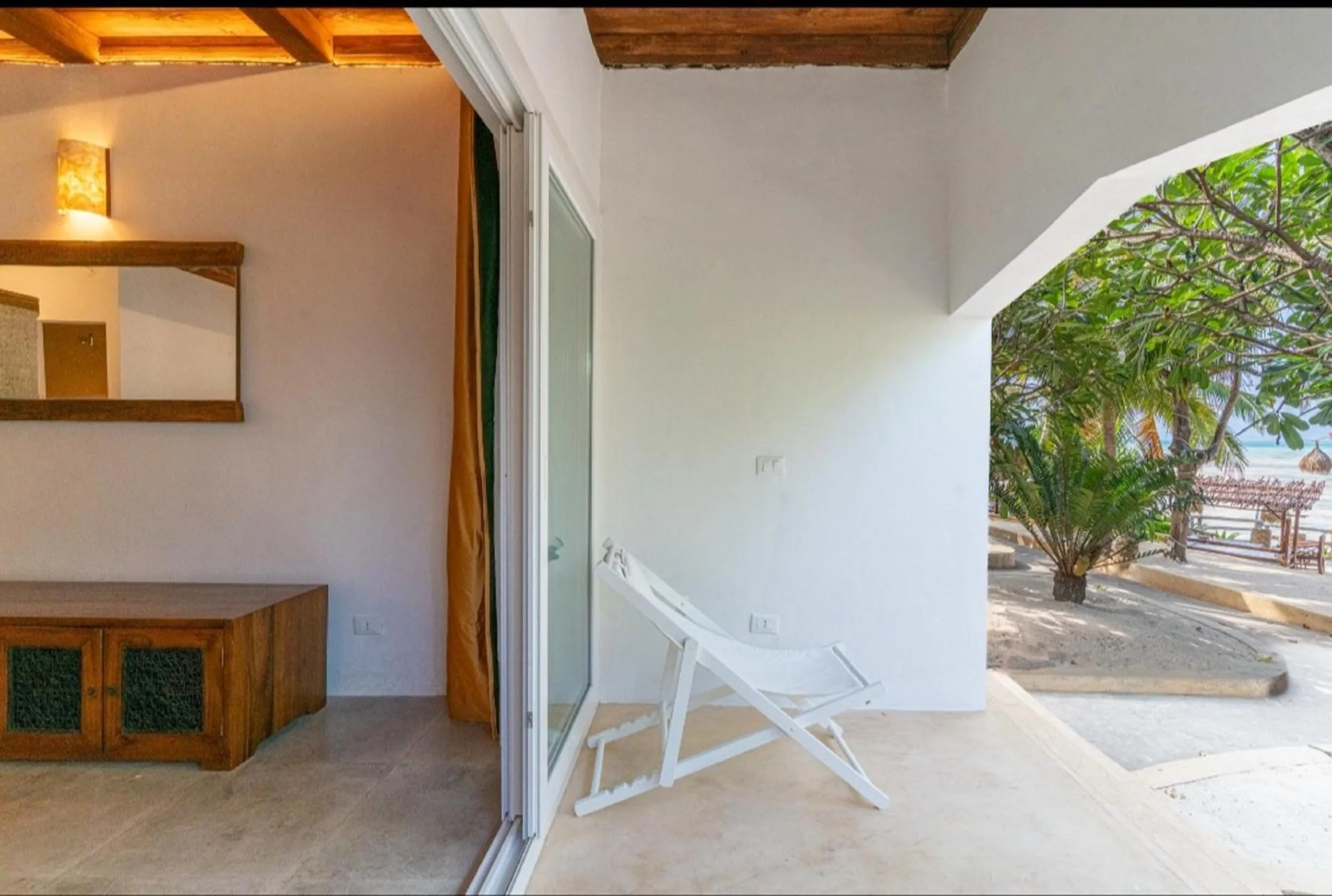 Balcony/Terrace in Coral Rocks Hotel & Restaurant