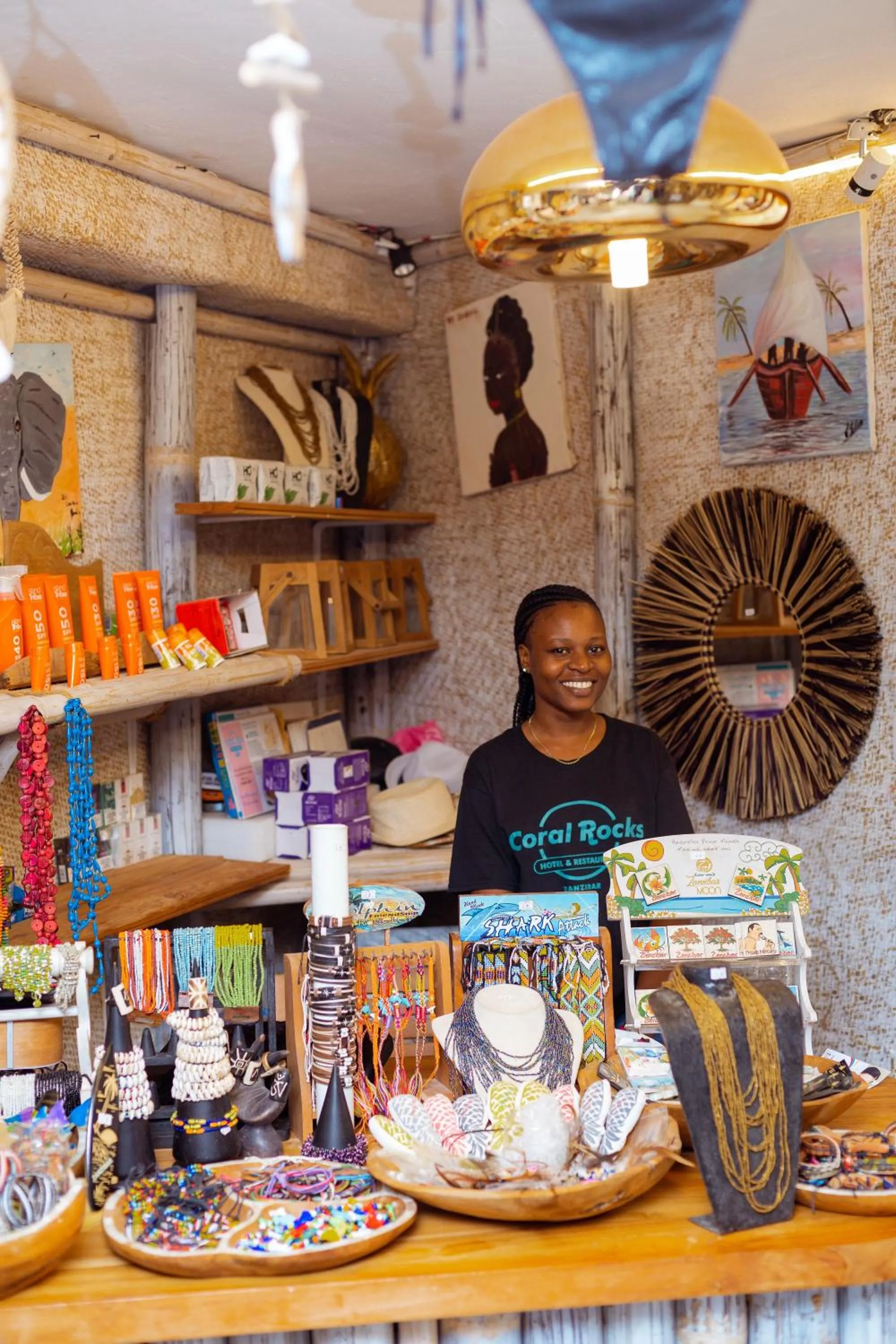 On-site shops in Coral Rocks Hotel & Restaurant