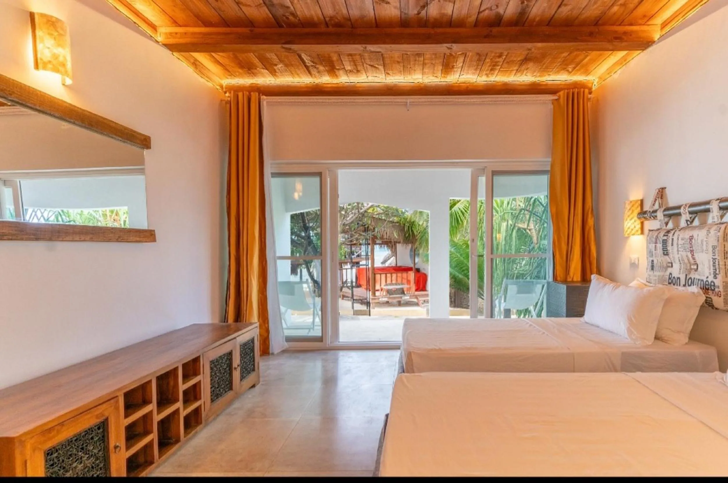 View (from property/room), Bed in Coral Rocks Hotel & Restaurant