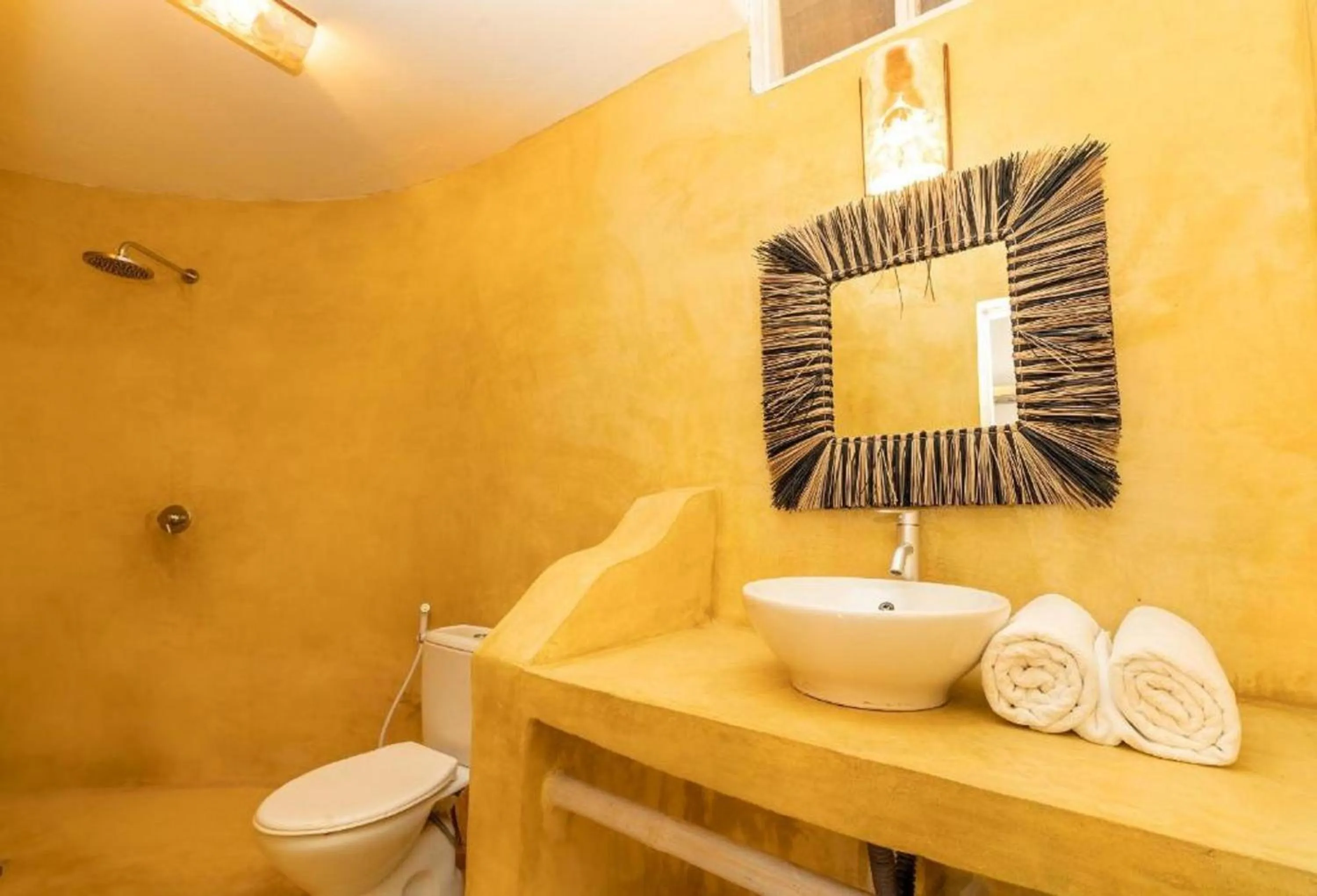 Bathroom in Coral Rocks Hotel & Restaurant