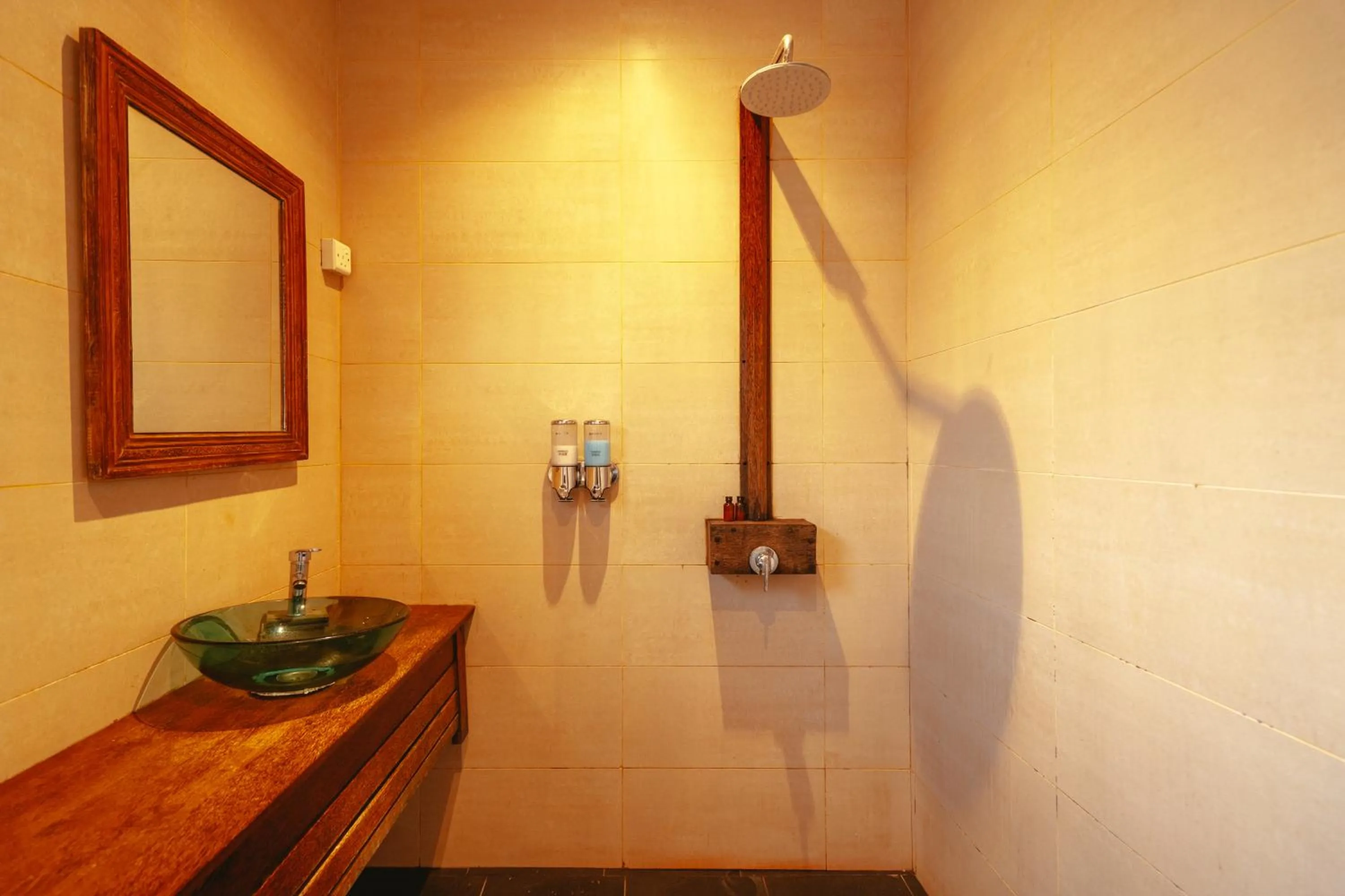 Bath in Coral Rocks Hotel & Restaurant