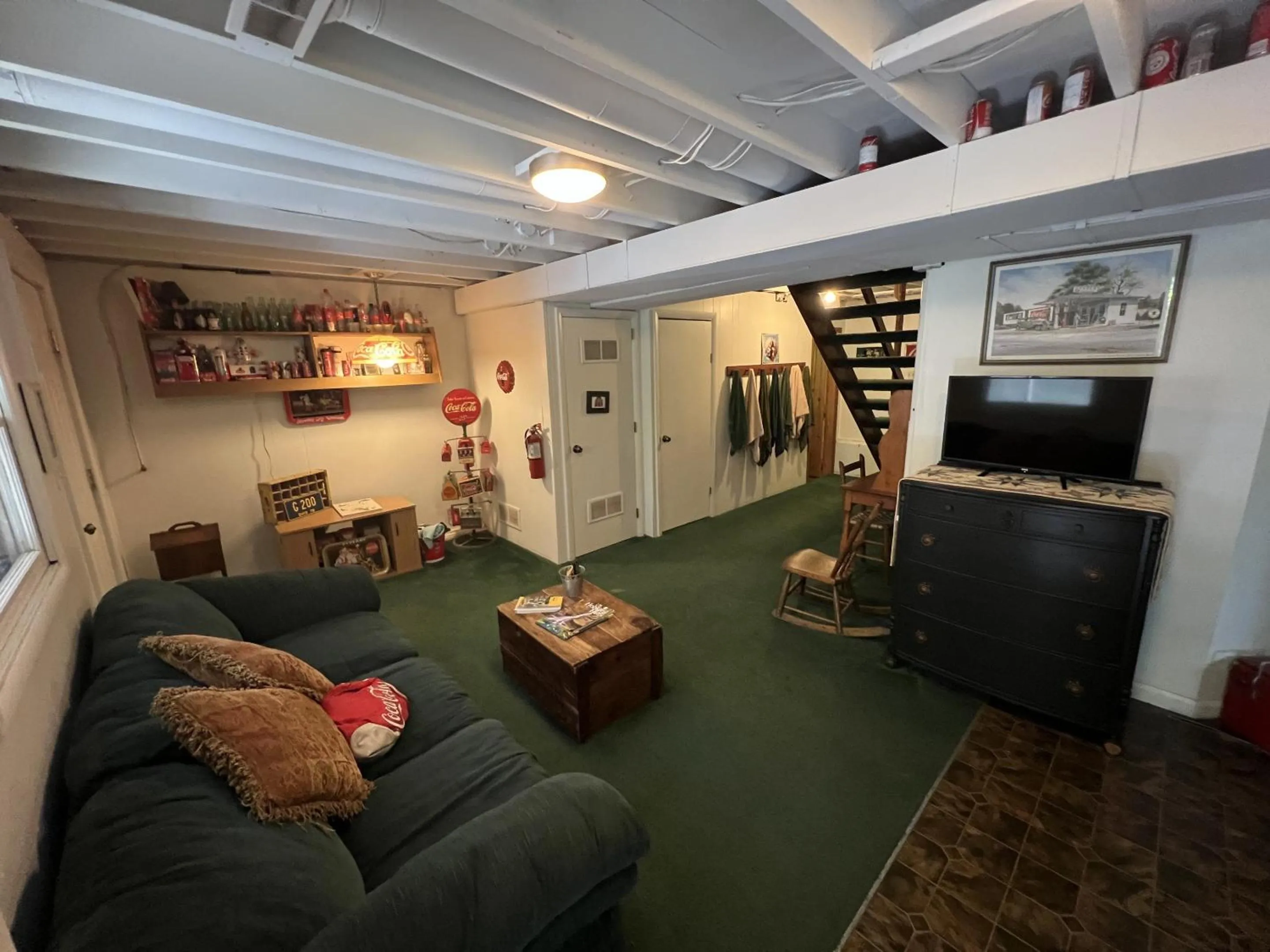 Living room in Rock Stalls Lodge Hocking Hills