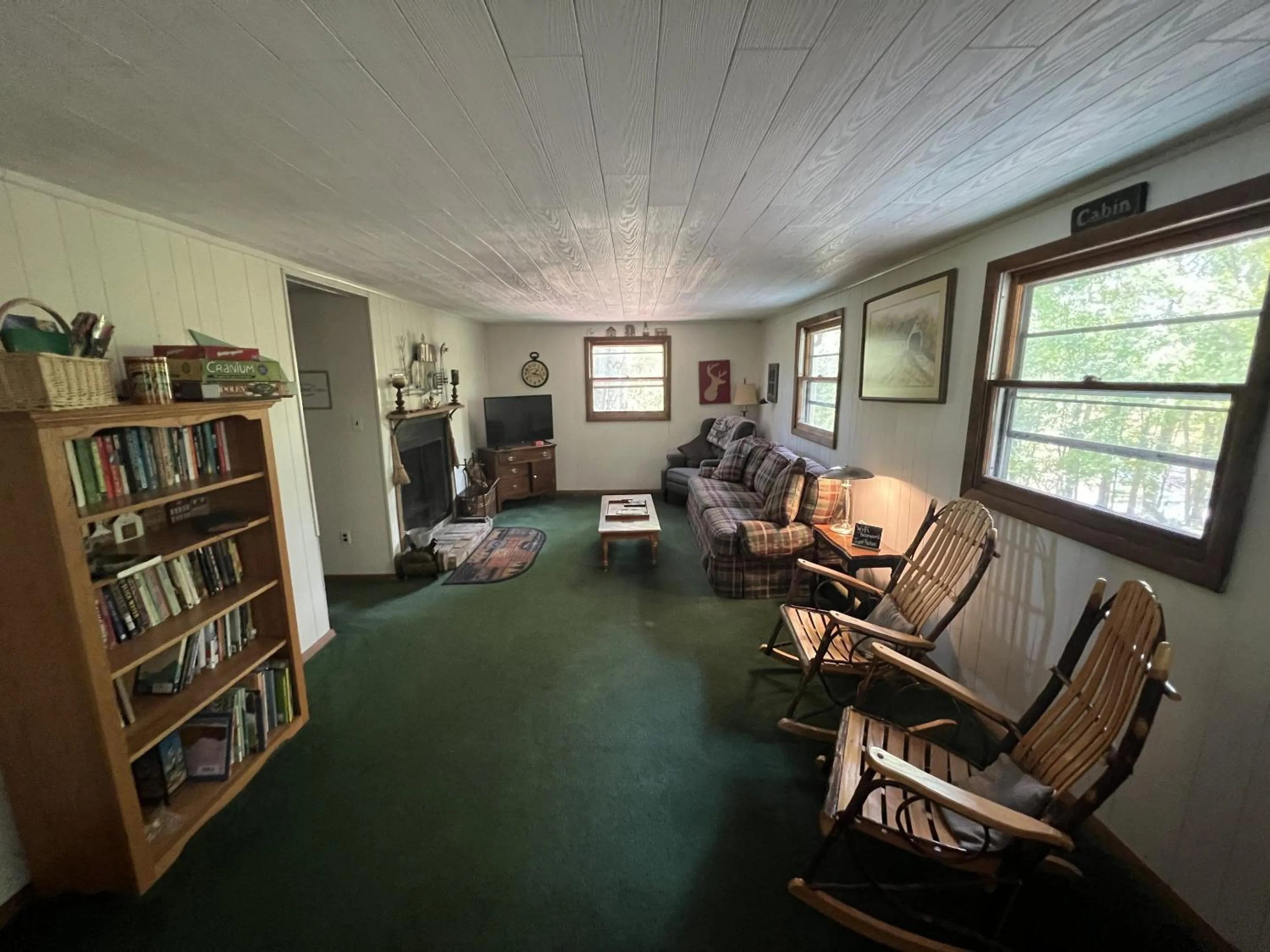 Living room in Rock Stalls Lodge Hocking Hills