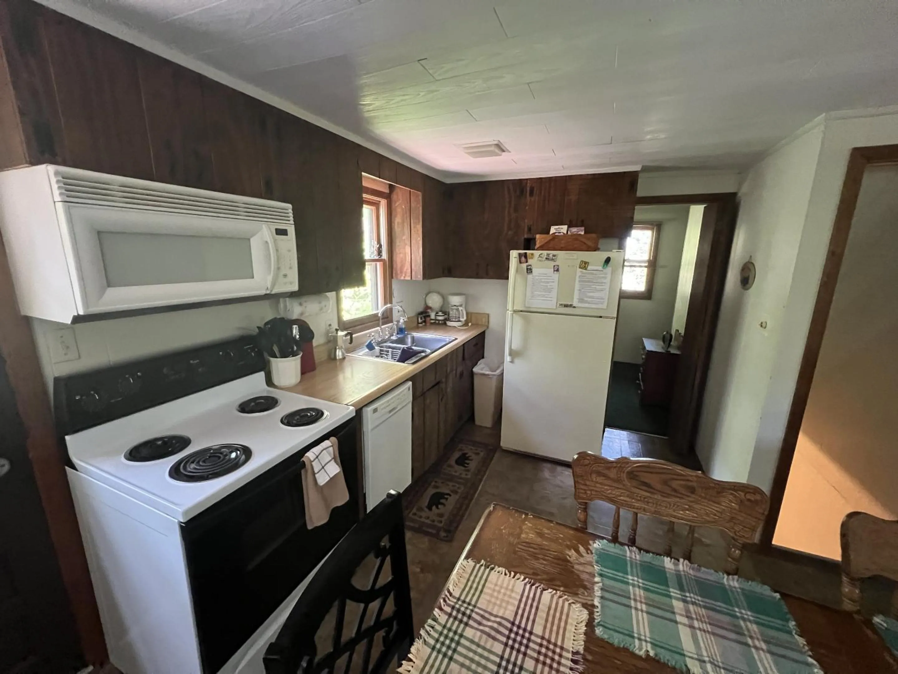 Kitchen or kitchenette in Rock Stalls Lodge Hocking Hills