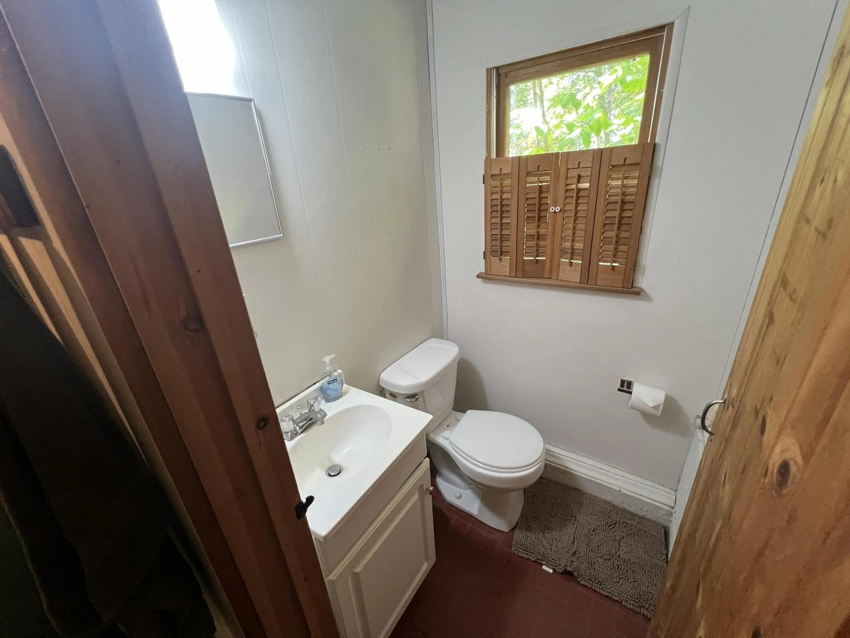 Bathroom in Rock Stalls Lodge Hocking Hills