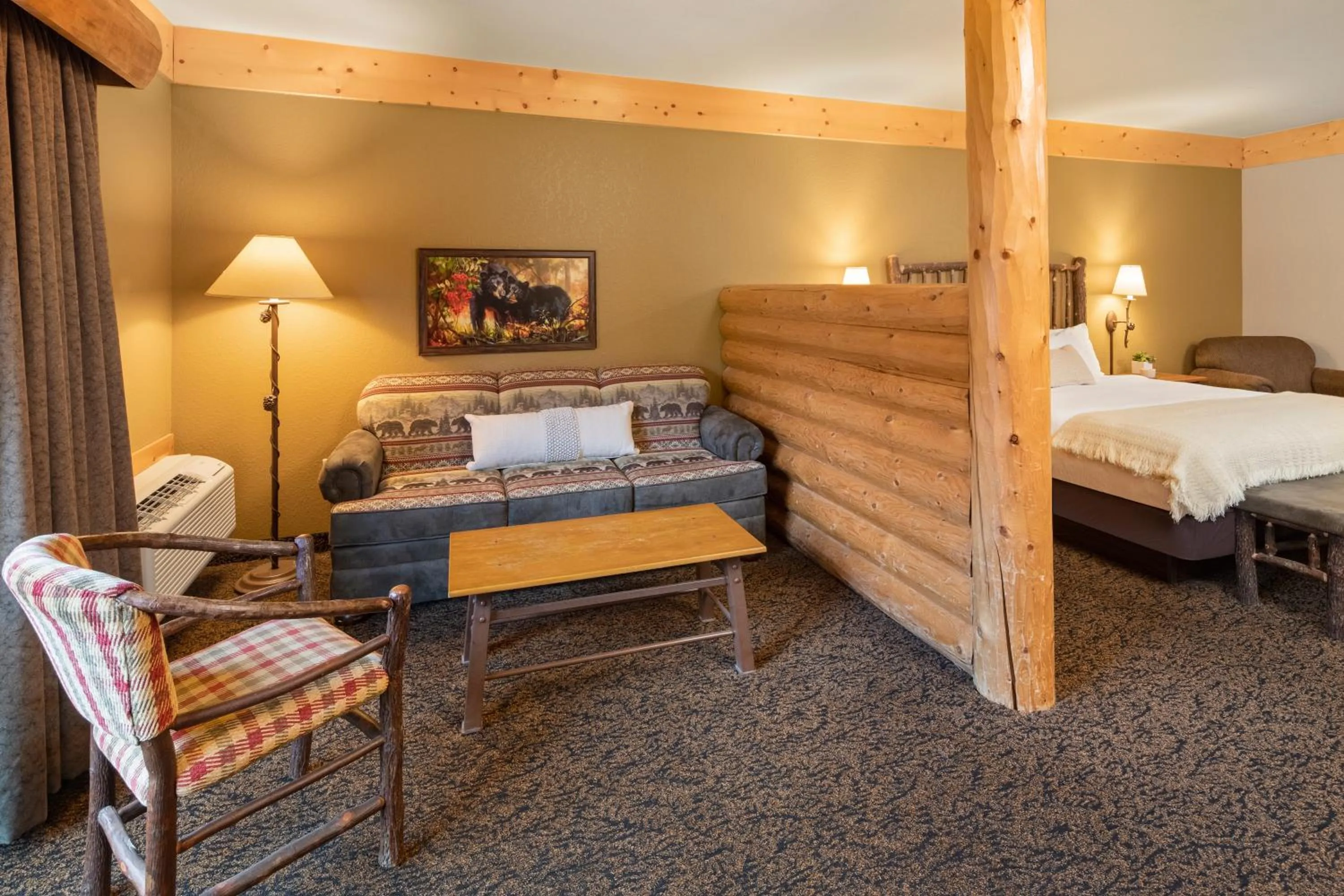 Living room, Bed in bantr Grand Hotel Wausau - Rothschild