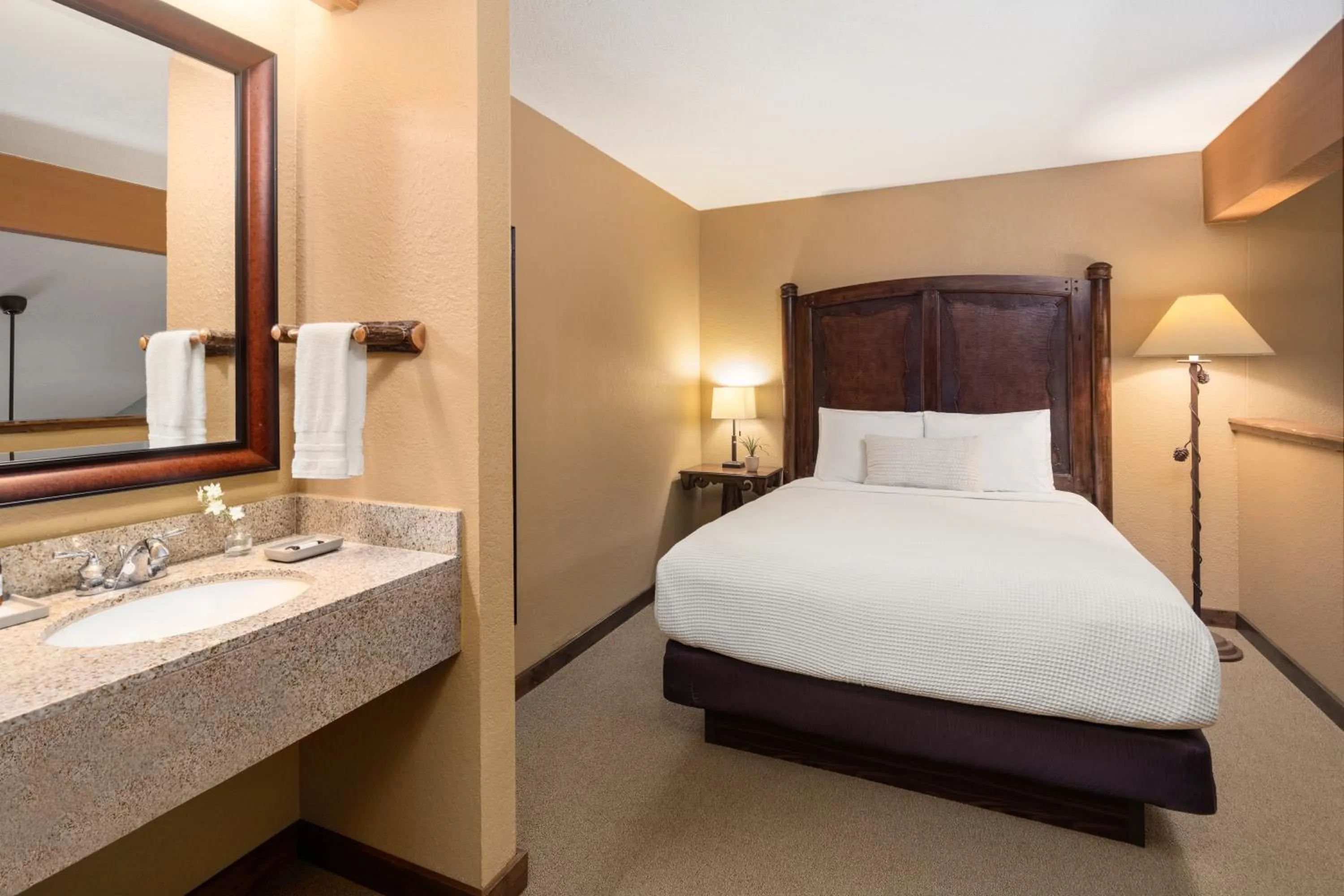 Bed in bantr Grand Hotel Wausau - Rothschild