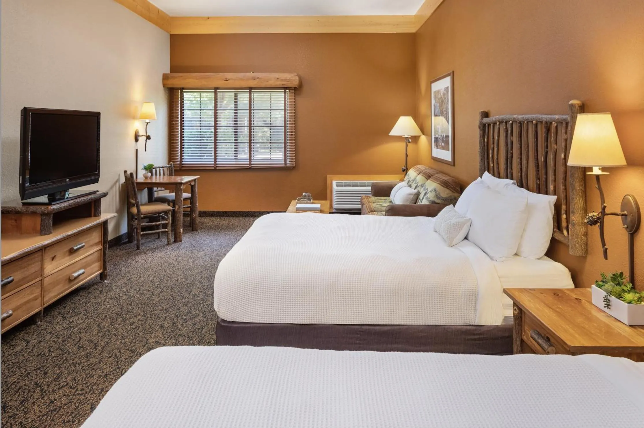 Living room, Bed in bantr Grand Hotel Wausau - Rothschild