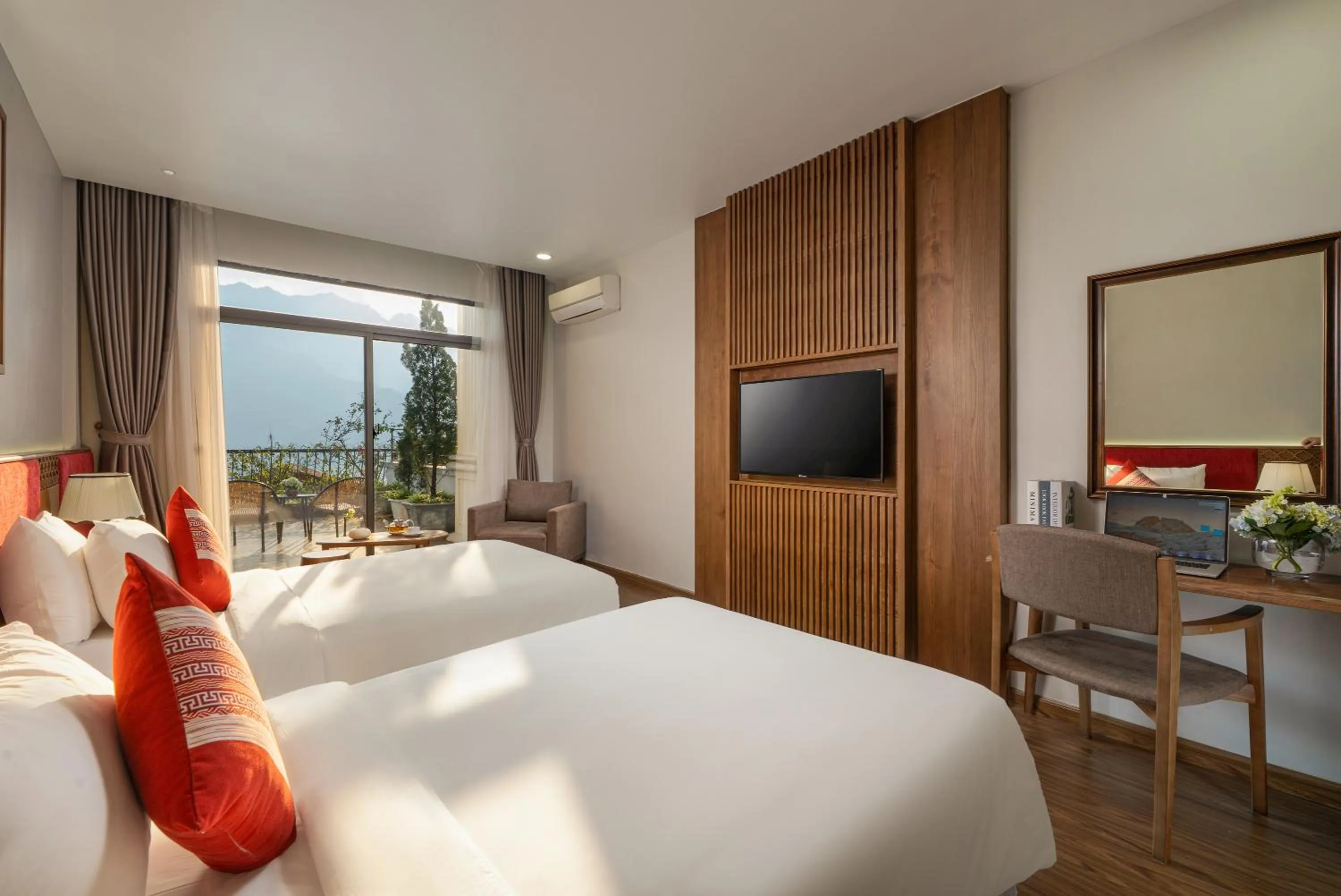 Bedroom, Bed in DeLaSol Sapa - Central Boutique Hotel