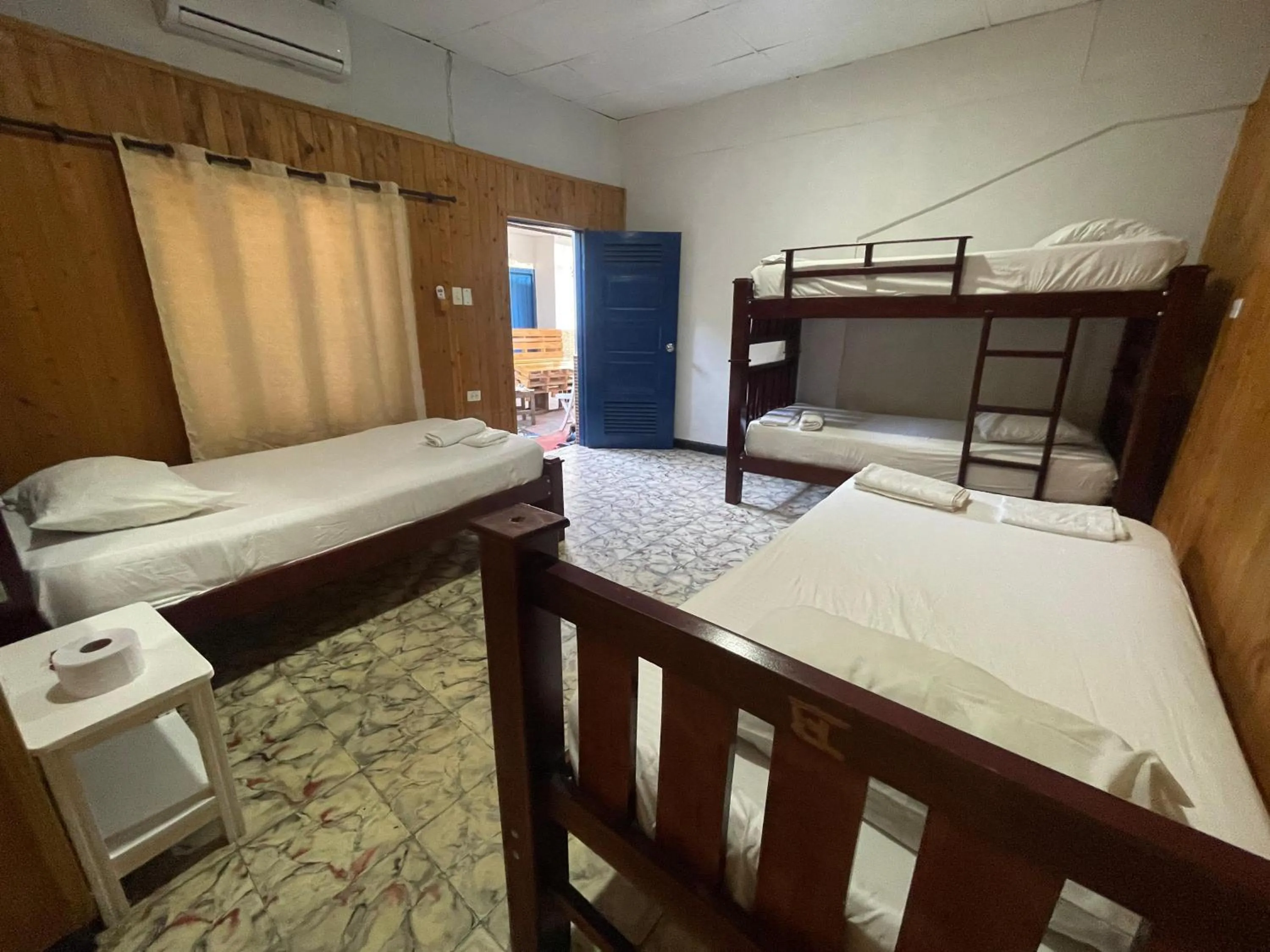 Standard Quadruple Room - single occupancy in Hostal Luna Llena Getsemaní