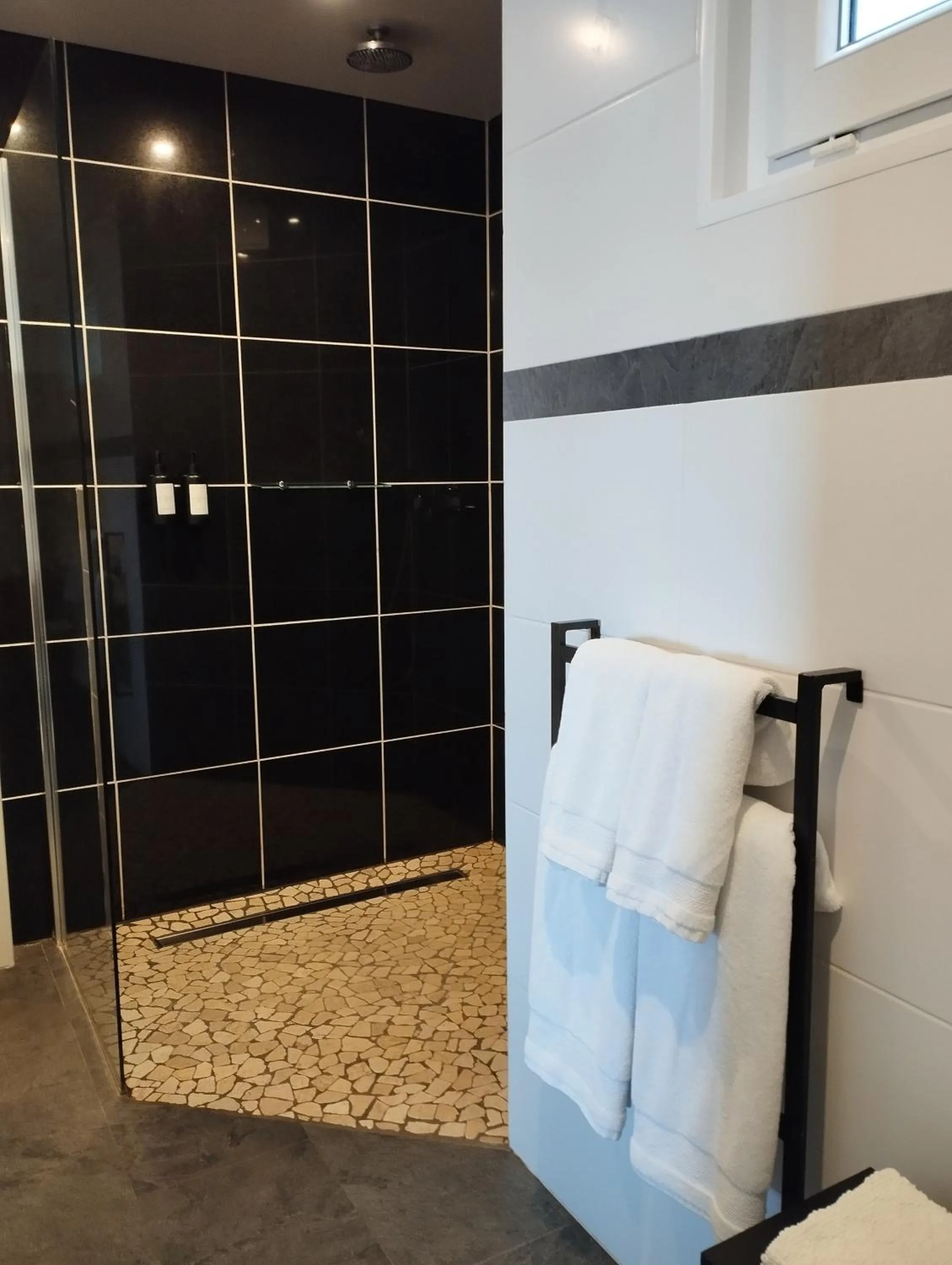 towels, Bed in Au coucher du lac