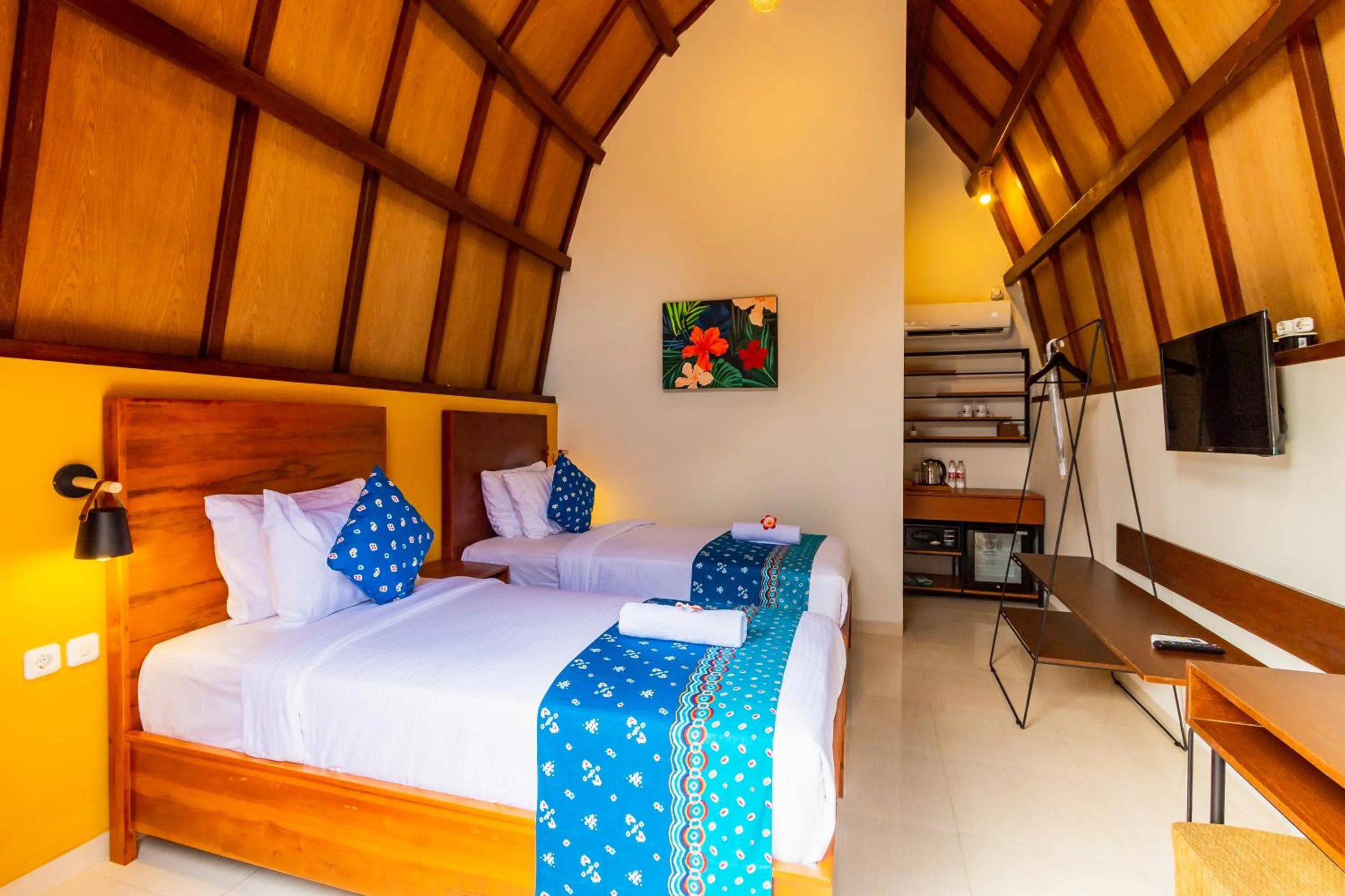 Photo of the whole room, Bed in Omah Lumbung Yogyakarta