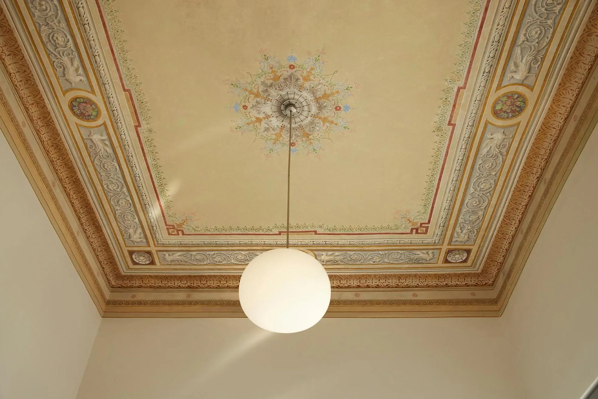 Decorative detail in Del Taso 1850