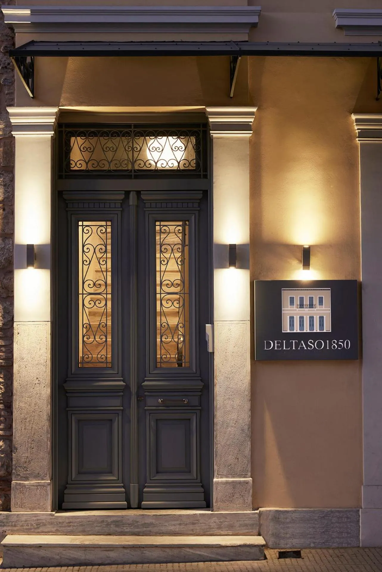 Facade/entrance in Del Taso 1850