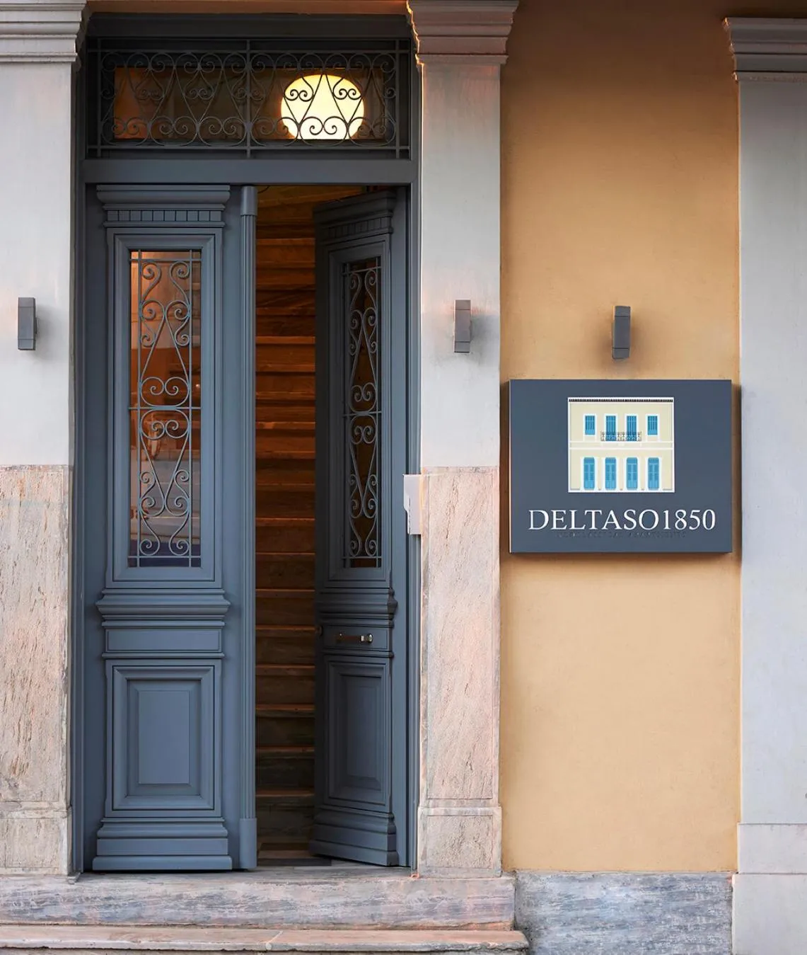 Facade/entrance in Del Taso 1850