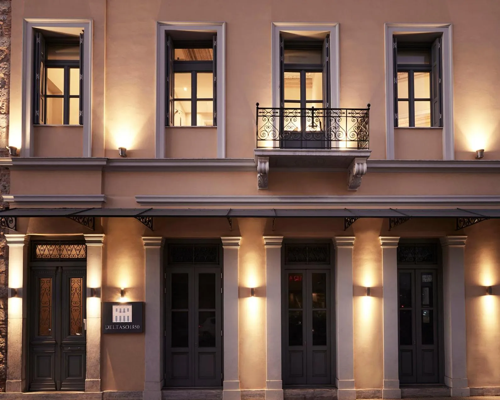 Facade/entrance in Del Taso 1850