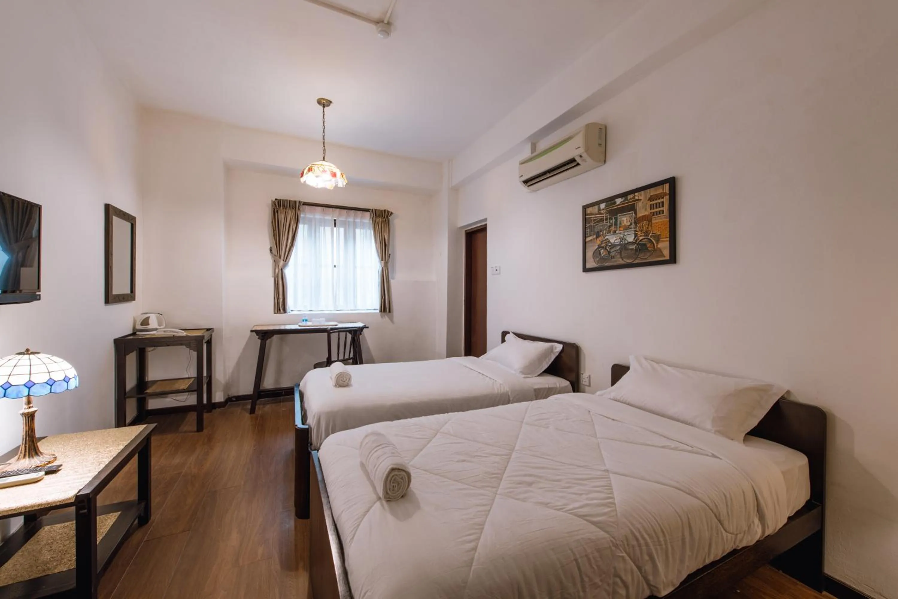 Photo of the whole room, Bed in Heeren By The River