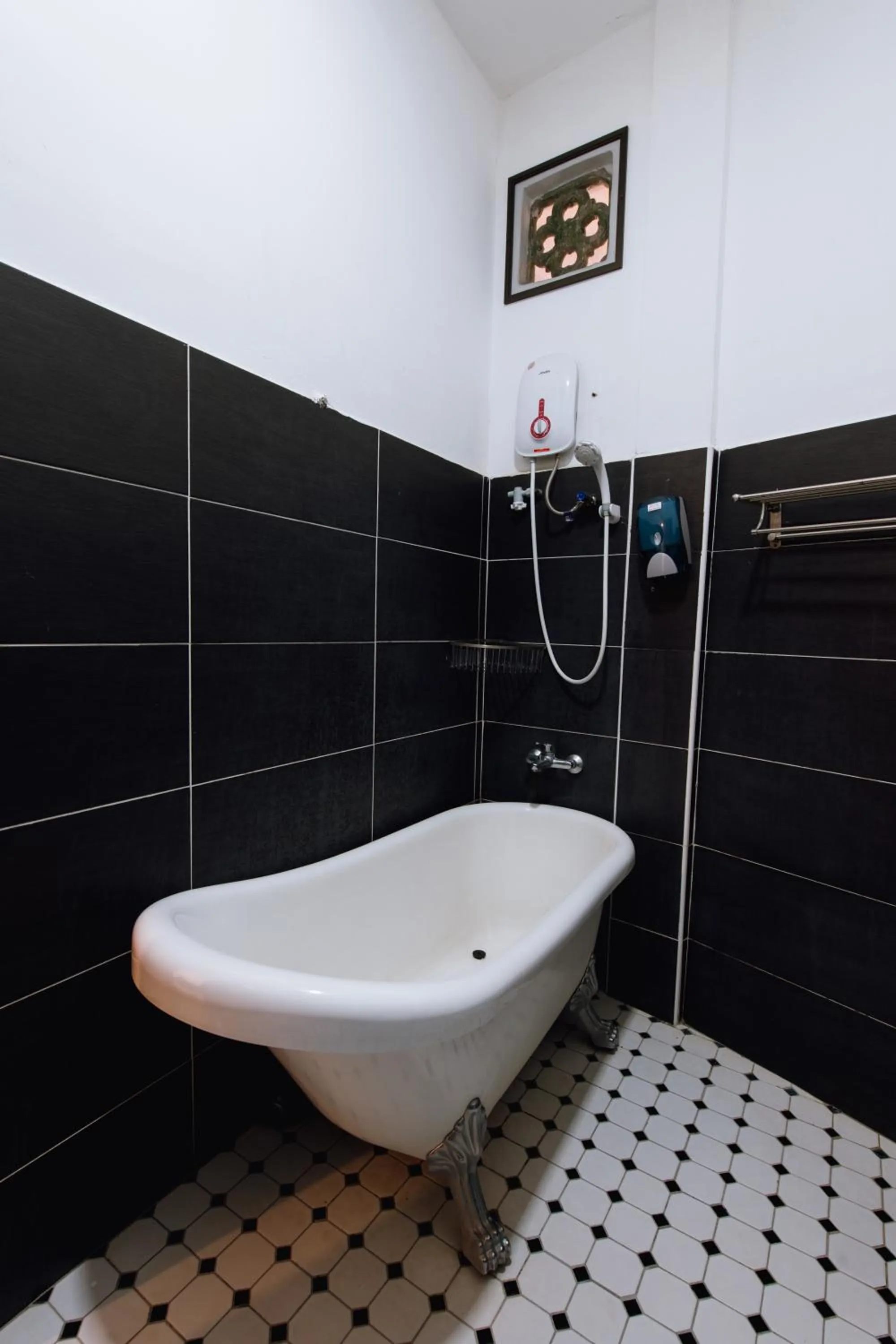 Shower in Heeren By The River