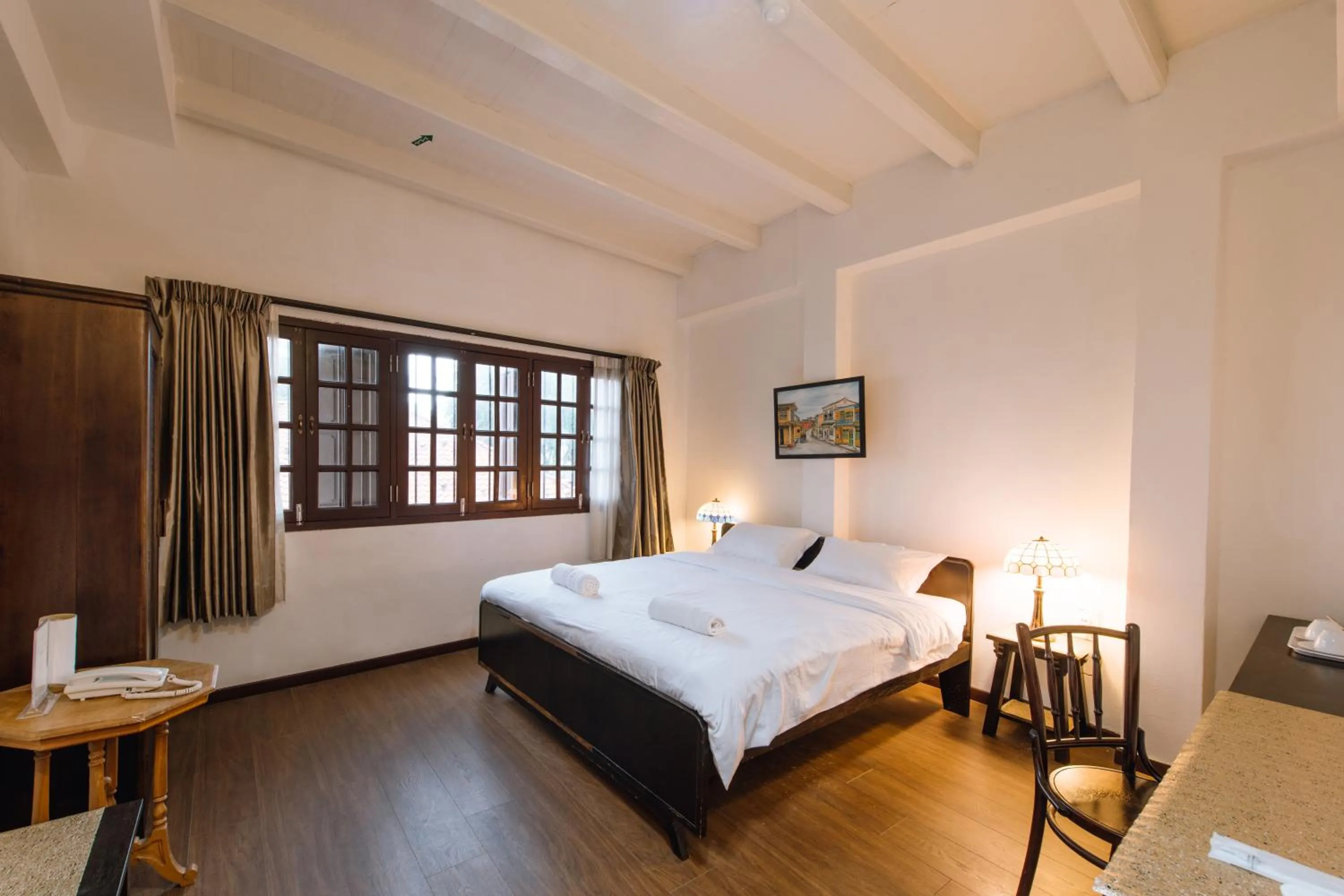 Photo of the whole room, Bed in Heeren By The River