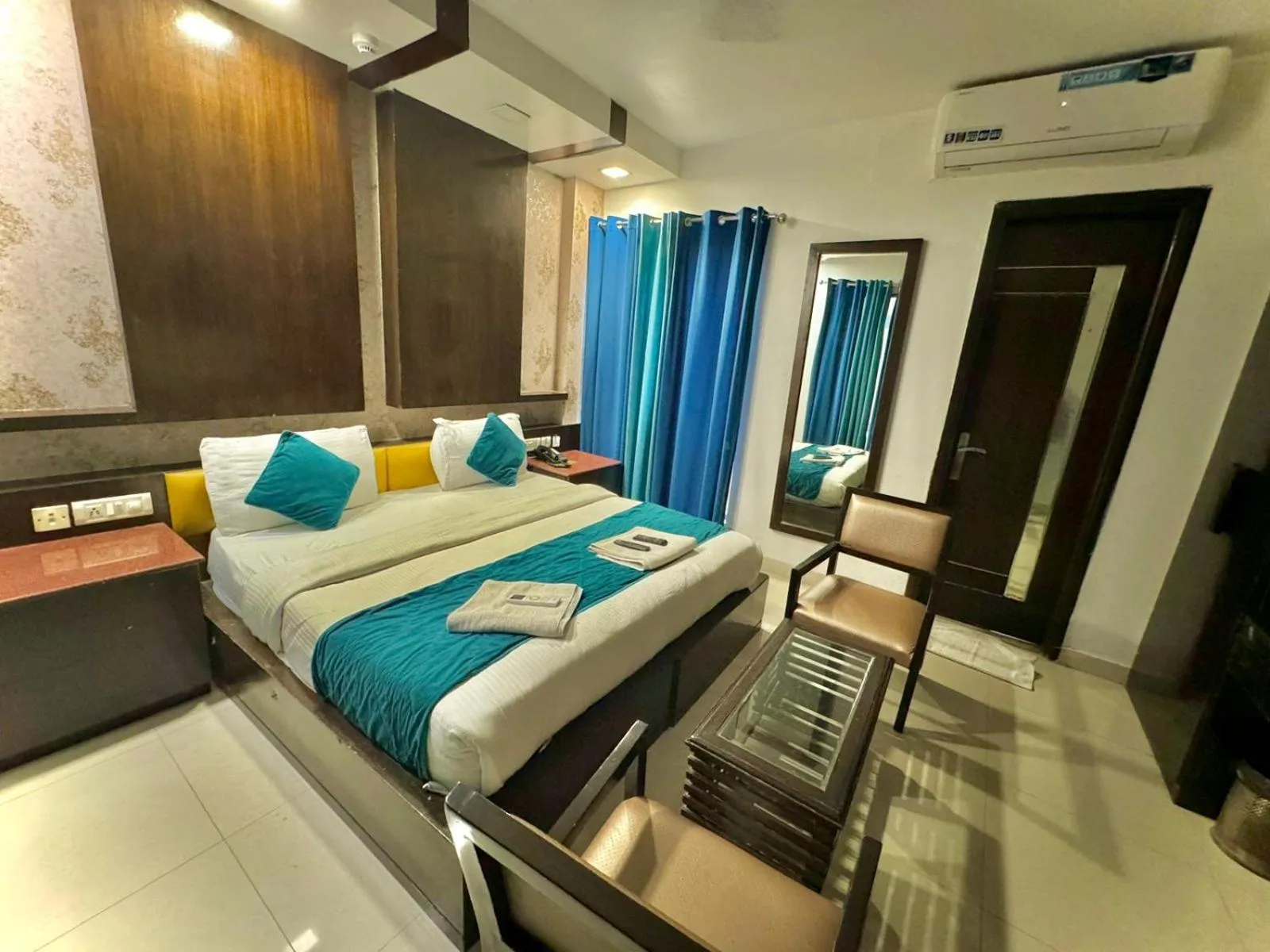 Bed in Hotel Delhi Pride, Karol Bagh