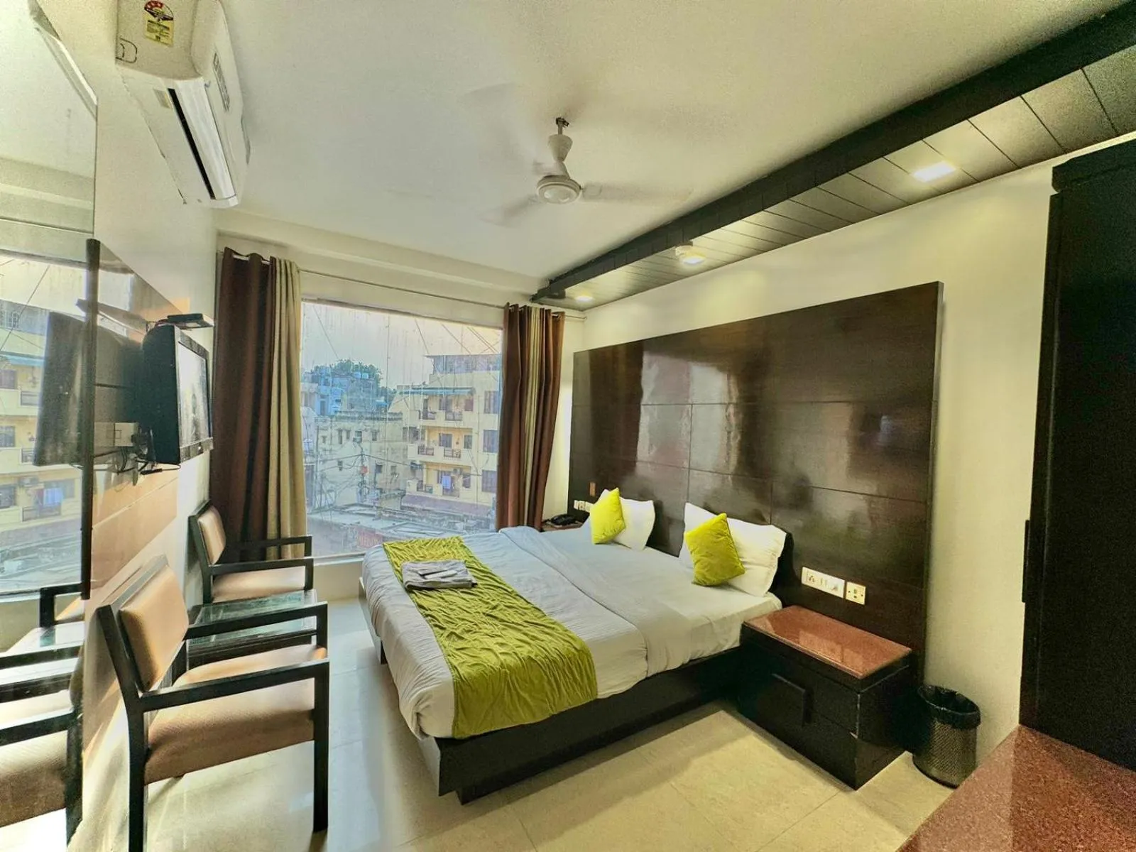 Bed in Hotel Delhi Pride, Karol Bagh