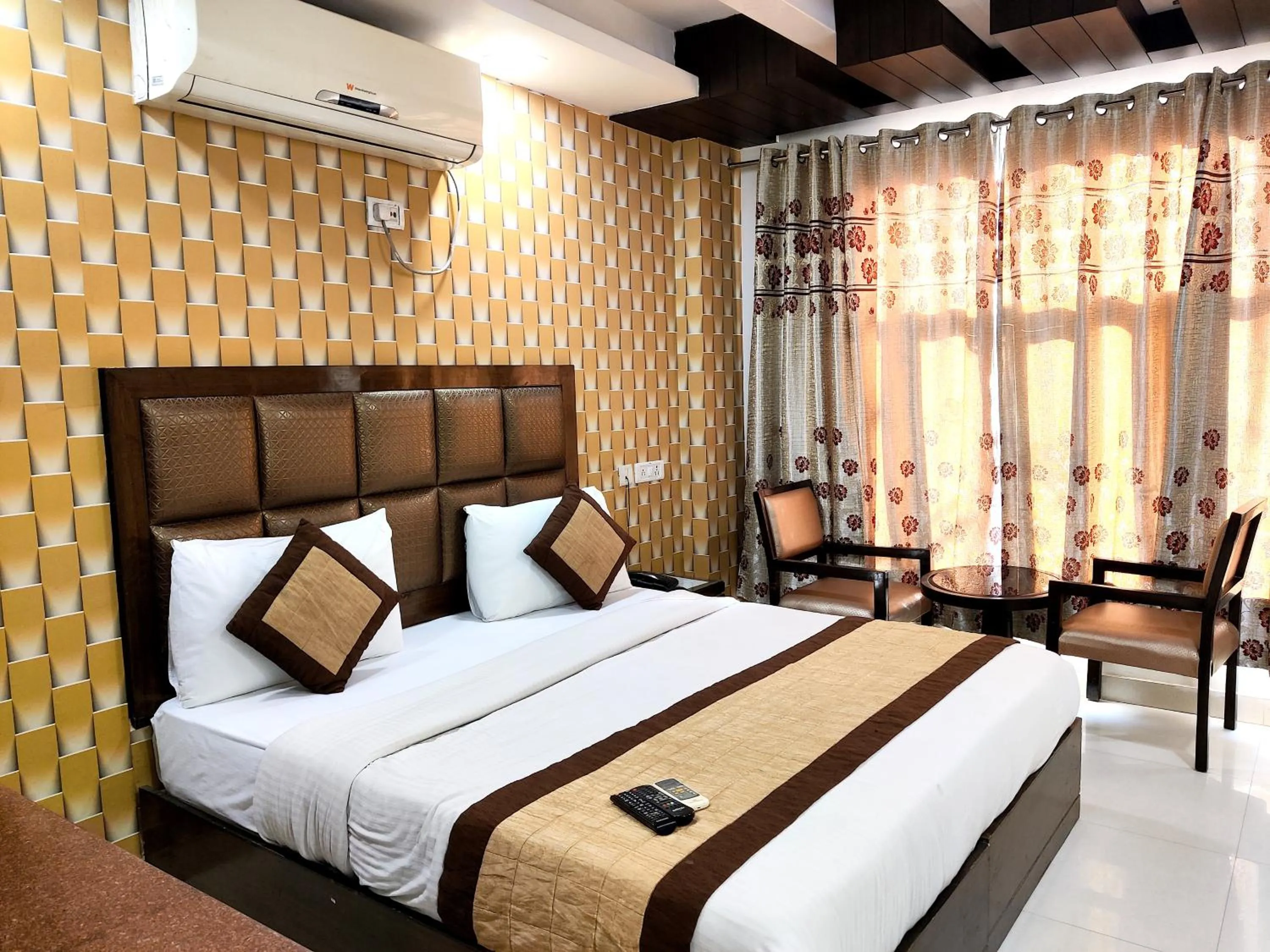 Bed in Hotel Delhi Pride, Karol Bagh