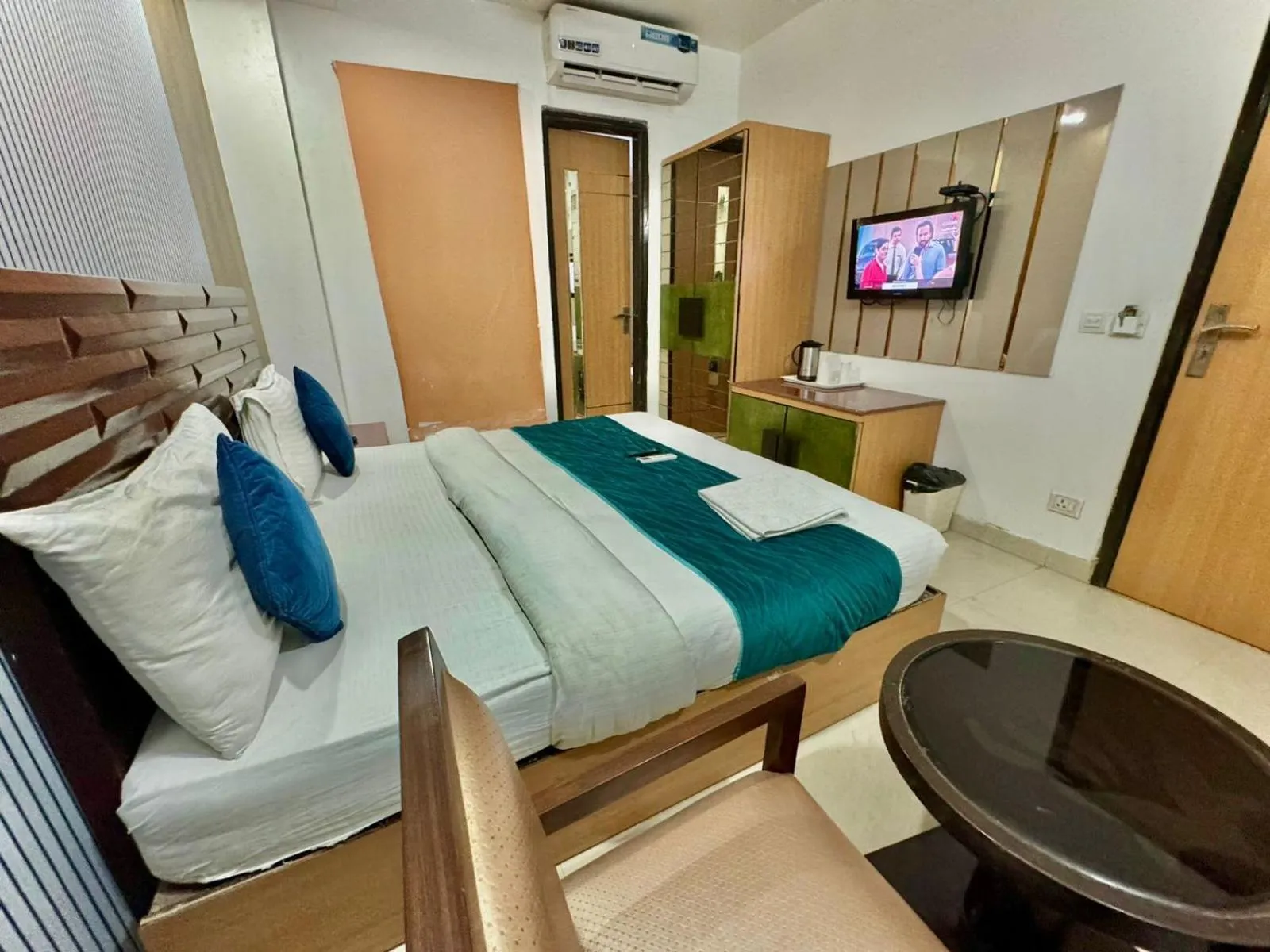 Bed in Hotel Delhi Pride, Karol Bagh