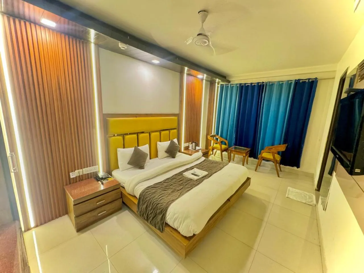 Bed in Hotel Delhi Pride, Karol Bagh