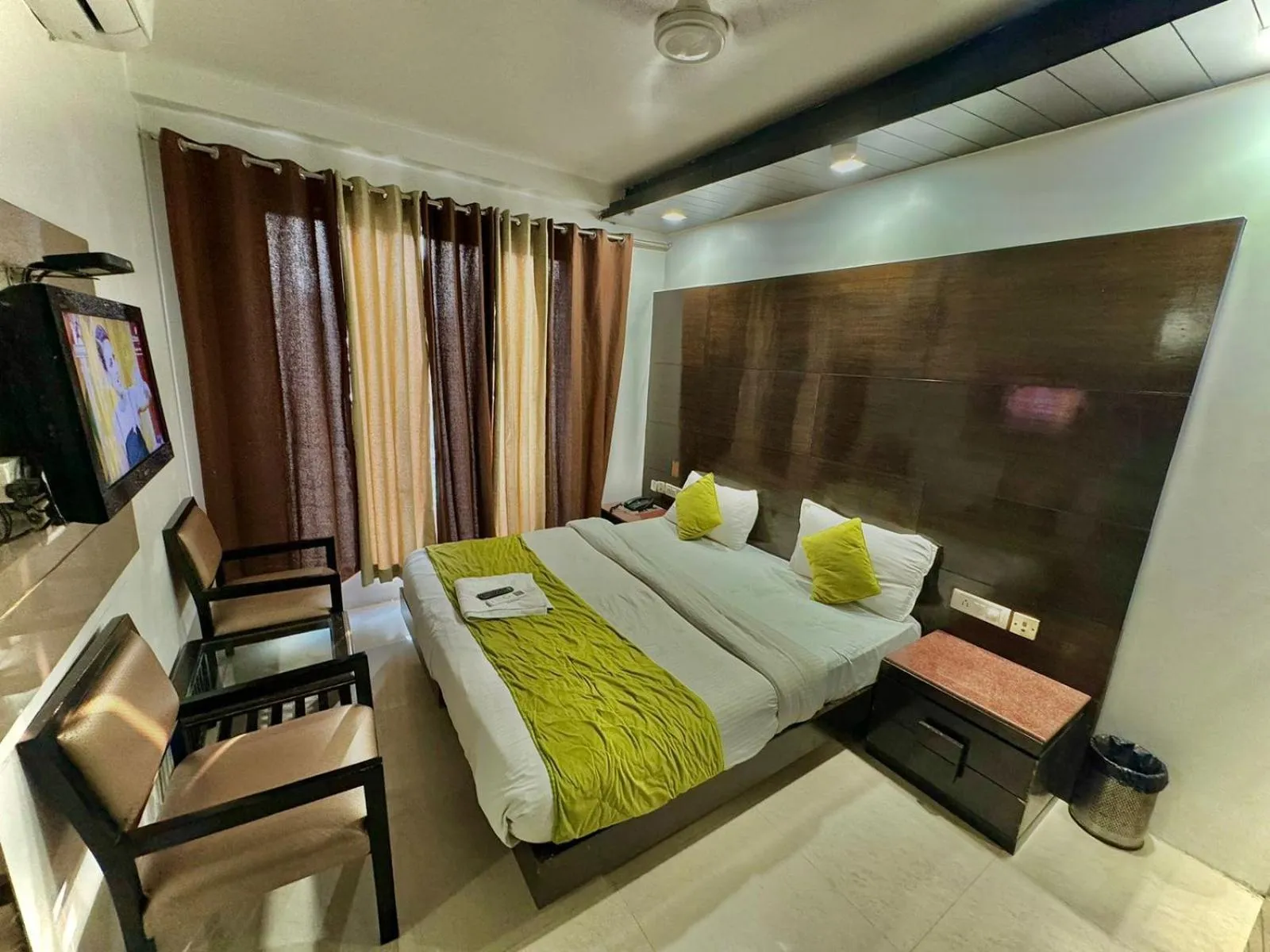 Bed in Hotel Delhi Pride, Karol Bagh