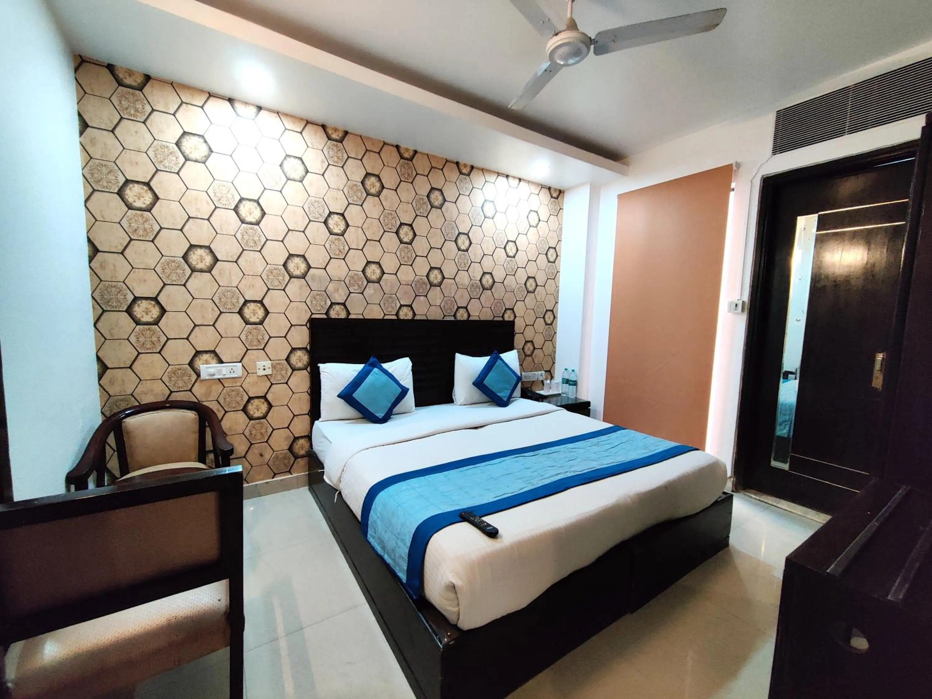 Bed in Hotel Delhi Pride, Karol Bagh